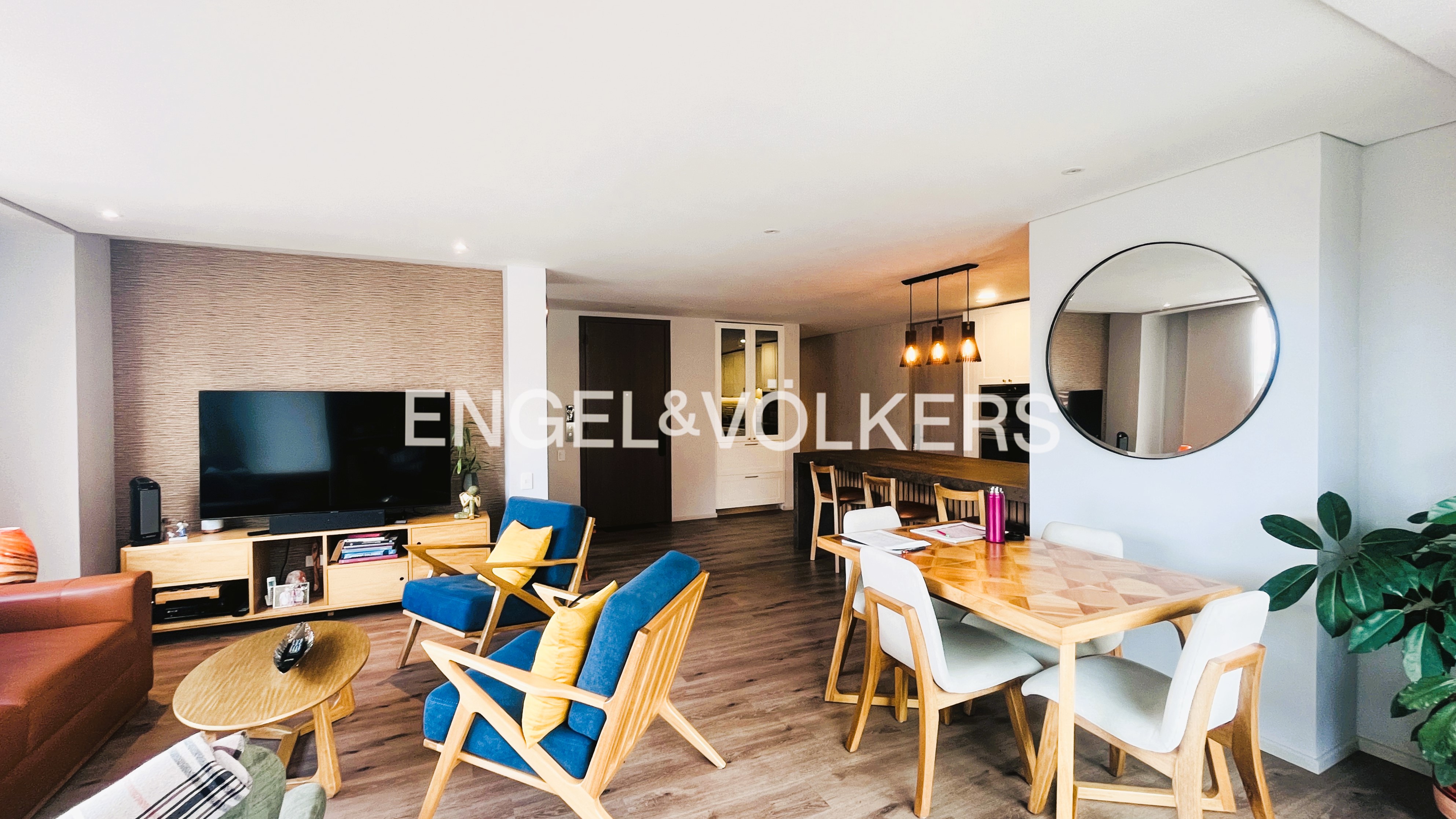 Apartamento con balcón y clubhouse para arriendo en Santa Barbara Oriental
