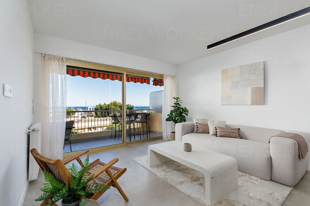 Sea view apartment with terrace and garage in Beaulieu