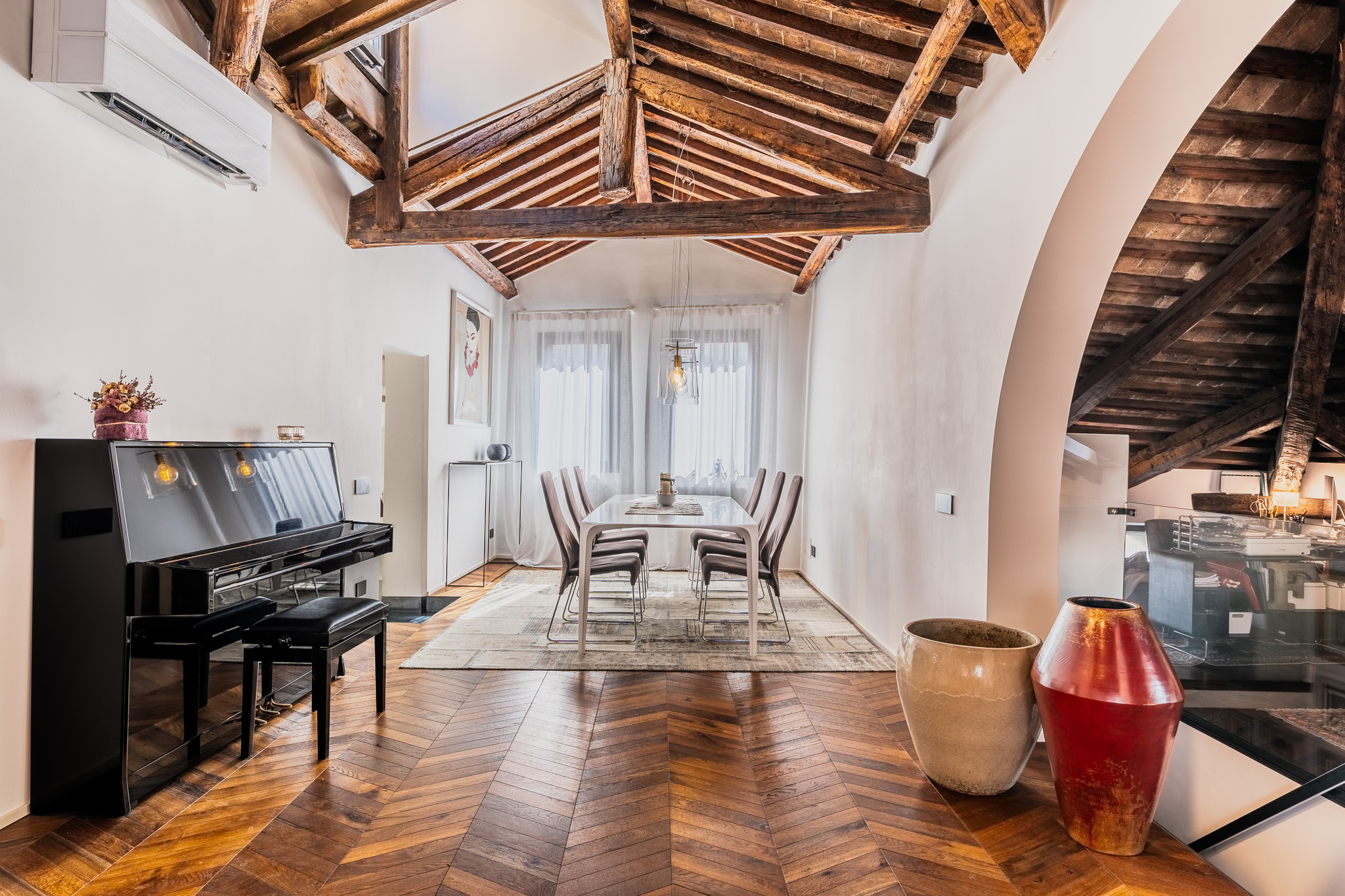 Iconic penthouse in a historic building with terrace and rare garage