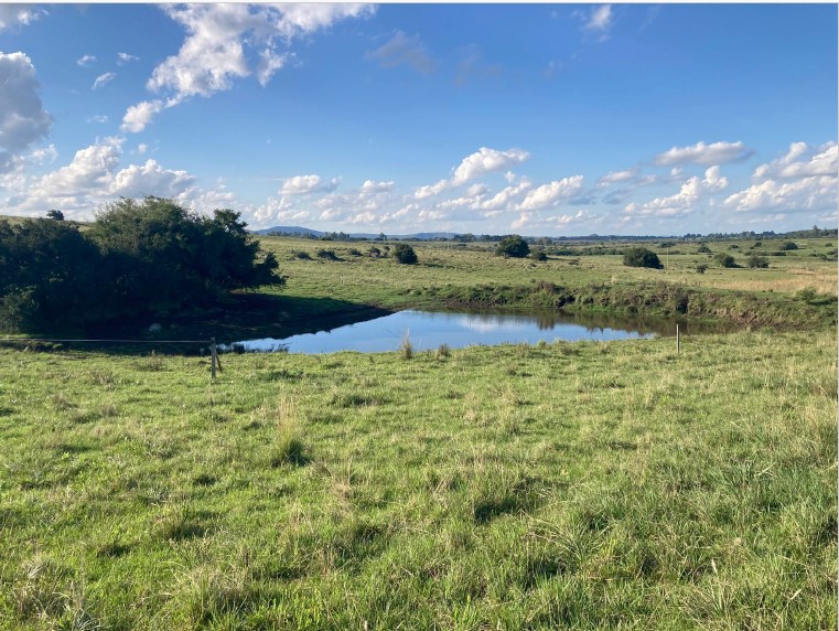 130 hectares with frontage on two streams and excellent potential