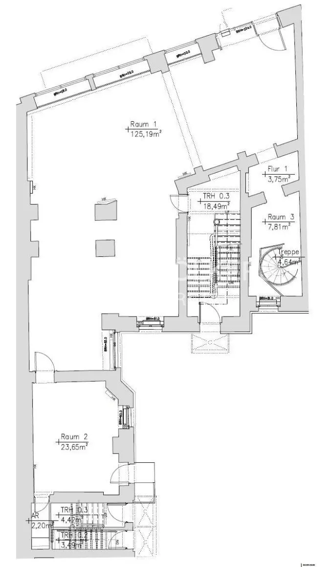 Floor plan of a building with rooms labeled "Raum 1," "Raum 2," and "Raum 3," plus "Flur 1." Staircases are also visible.