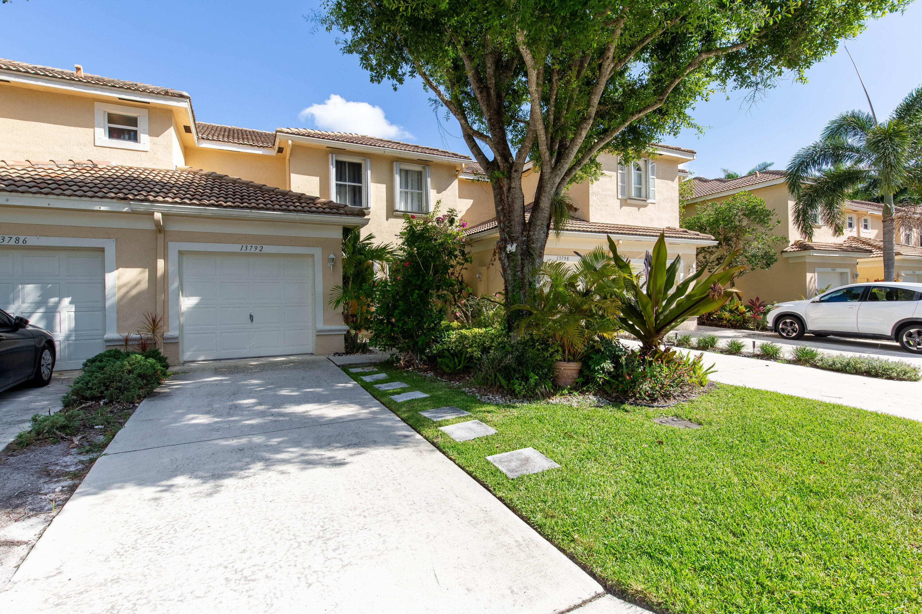 Renovated Furnished Townhome Near Equestrian Venues