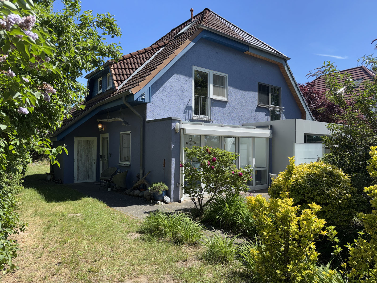 Idyllisches Raumwunder - Wohnung mit Gartenanteil getarnt als Haushälfte
