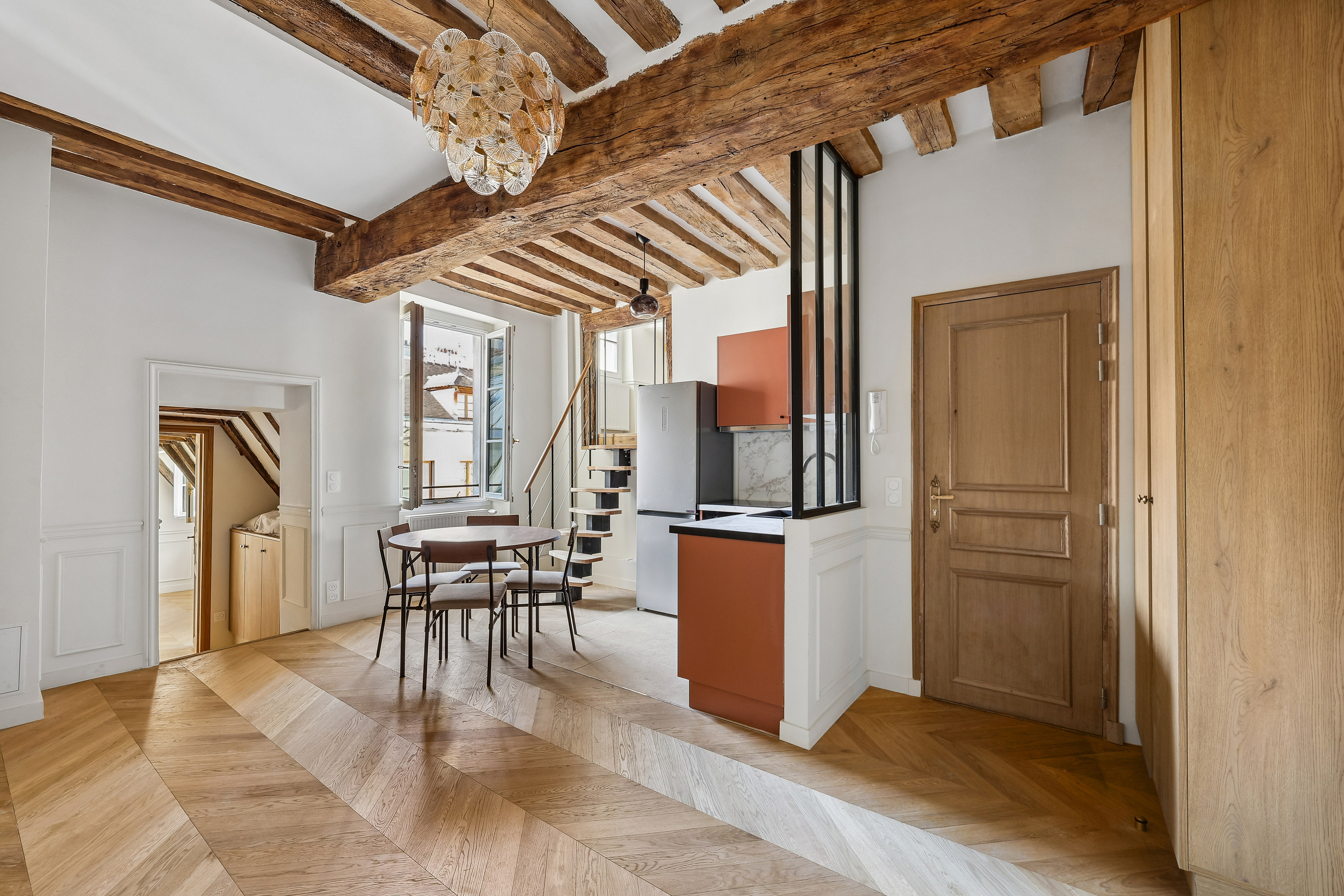 Paris IV – Île Saint-Louis | A unique Parisian hideaway tucked beneath the rooftops
