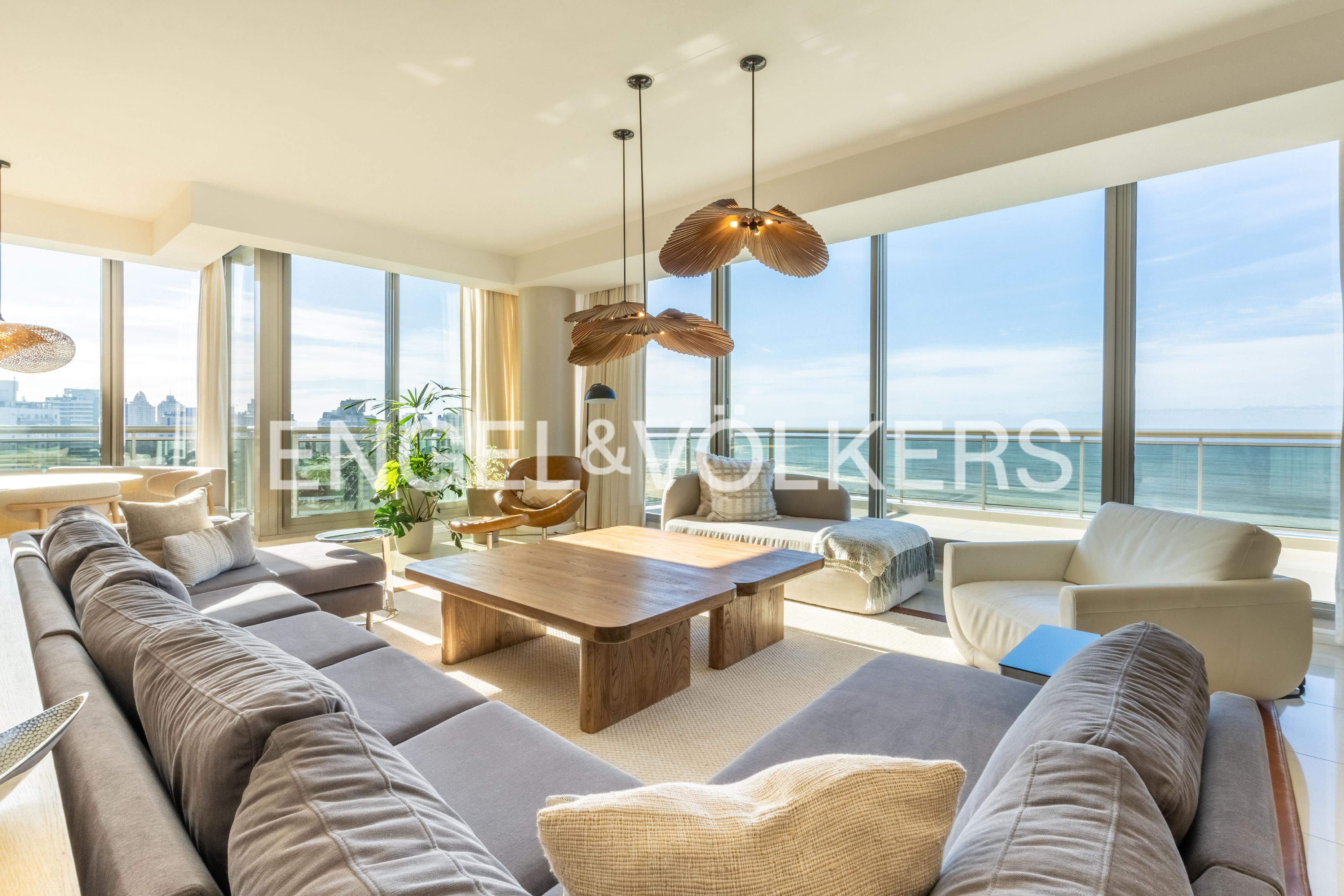 Magnificent duplex penthouse apartment opposite Playa Brava