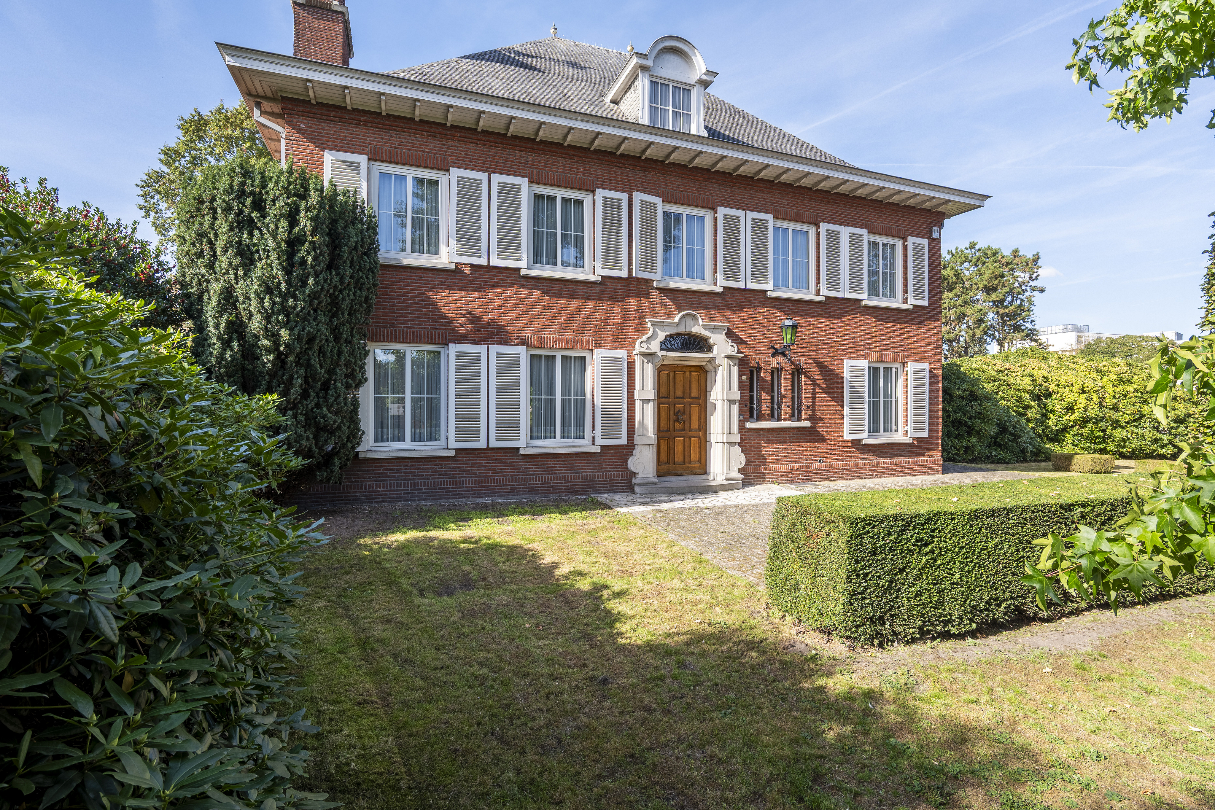 Statige villa met prachtige, diepe tuin op wandelafstand van het centrum!