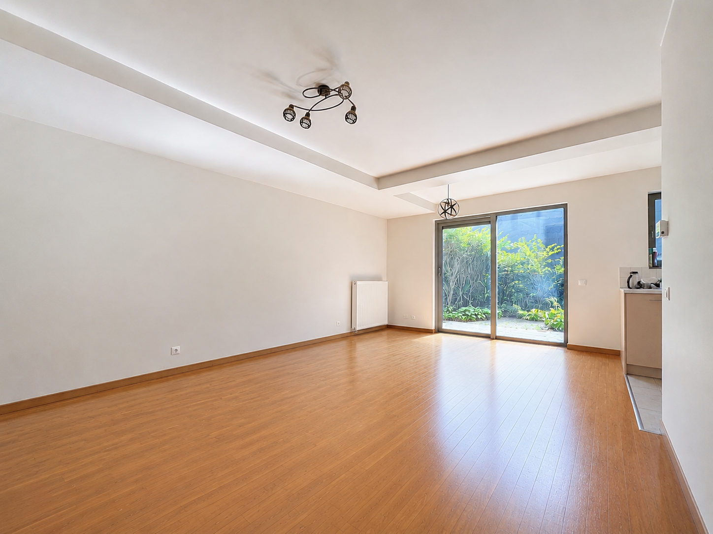 Modern 68 m² apartment with private garden and parking