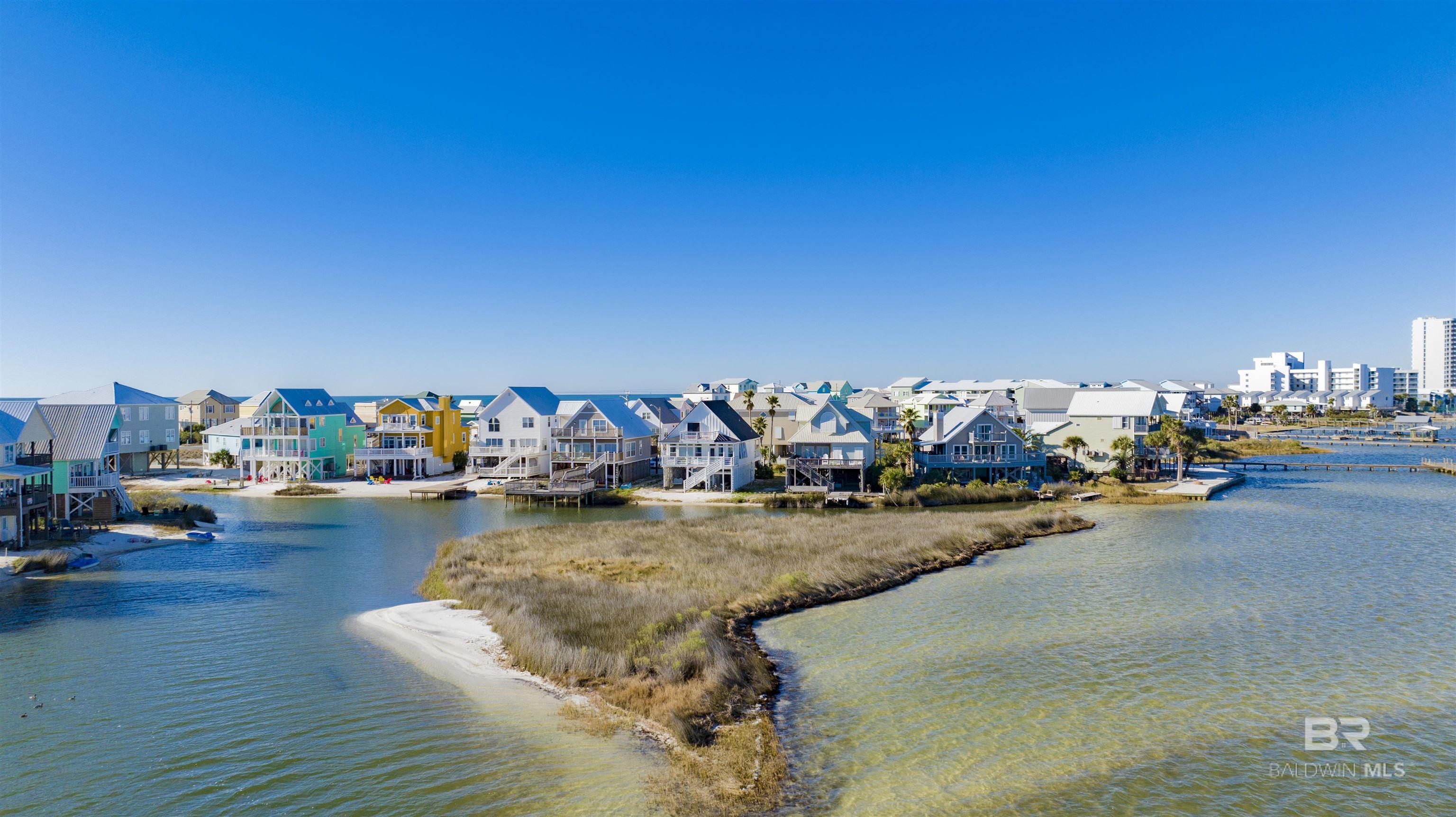 Coastal Waterfront Retreat in Lagoon Pass