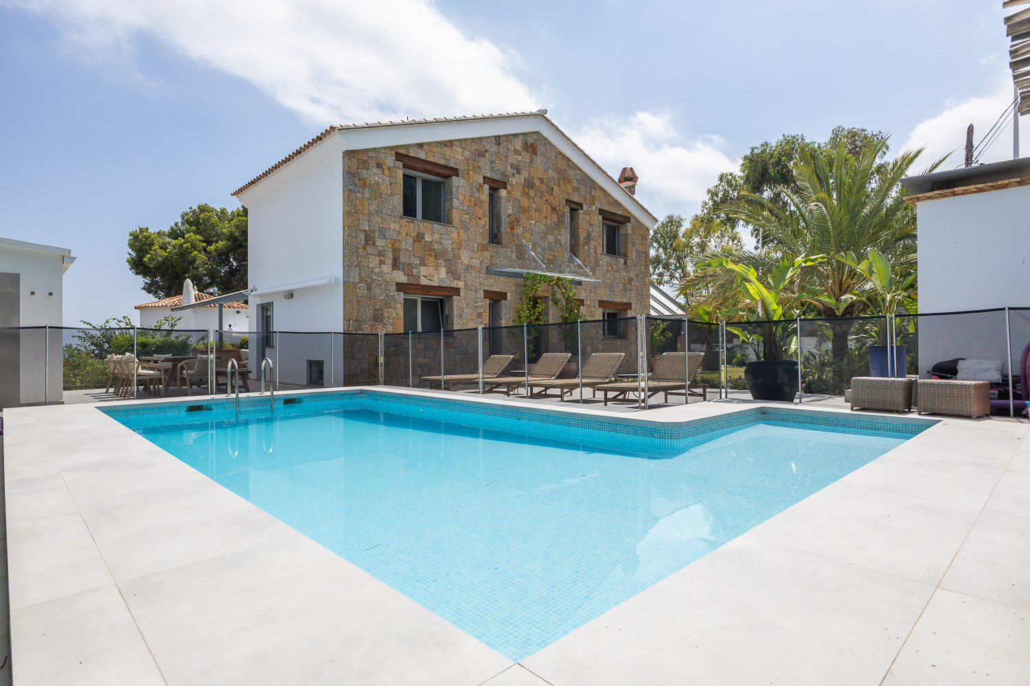 Exklusive: Einfamilienhaus mit separater Wohnung in Dénia