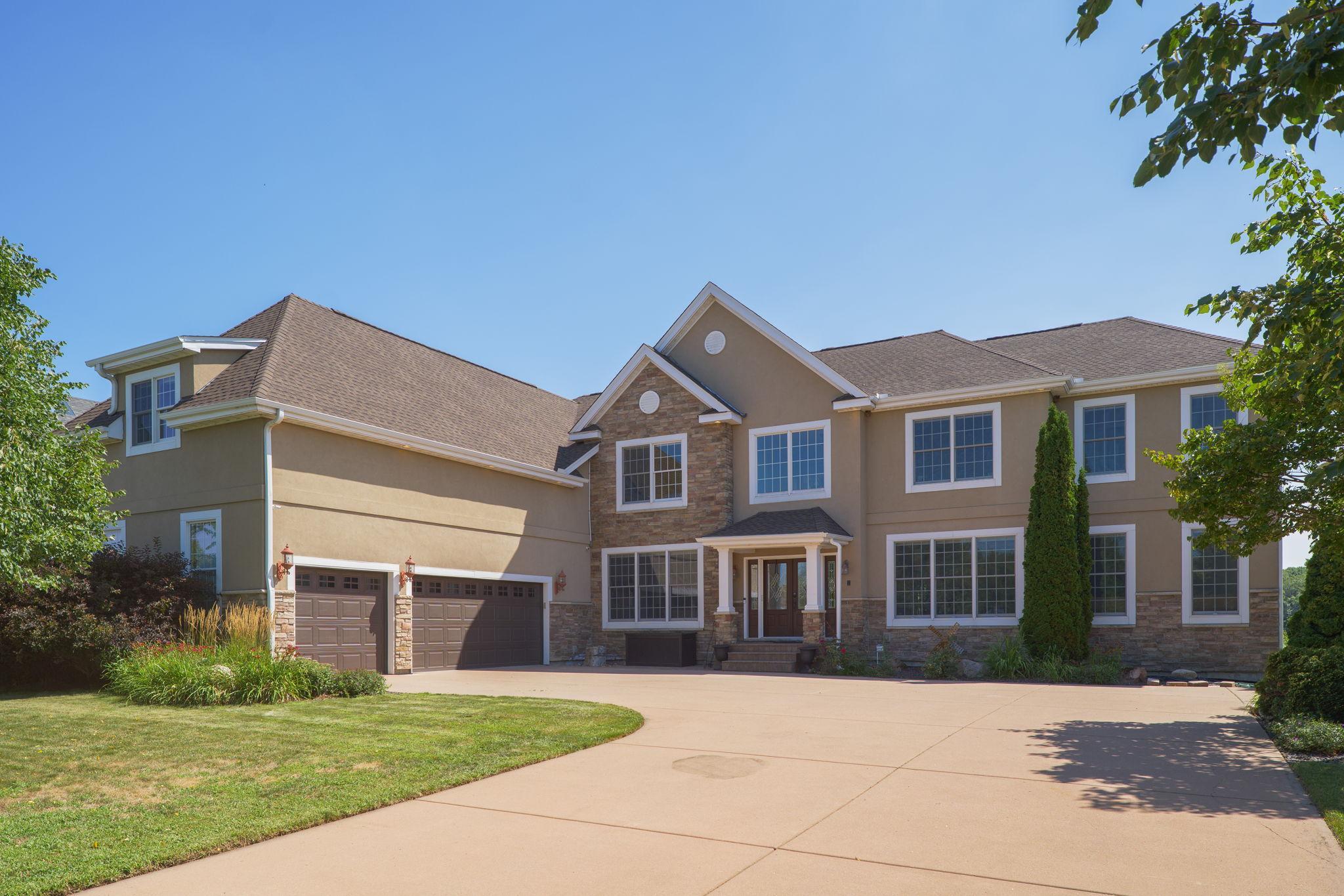Luxury 6-Bed Estate Backing to Park Reserve