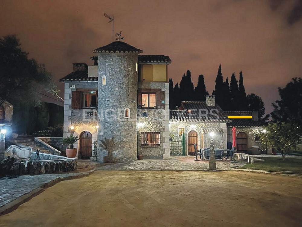 Majestic detached house in La Eliana