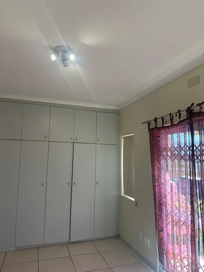 BEDROOM.jpeg