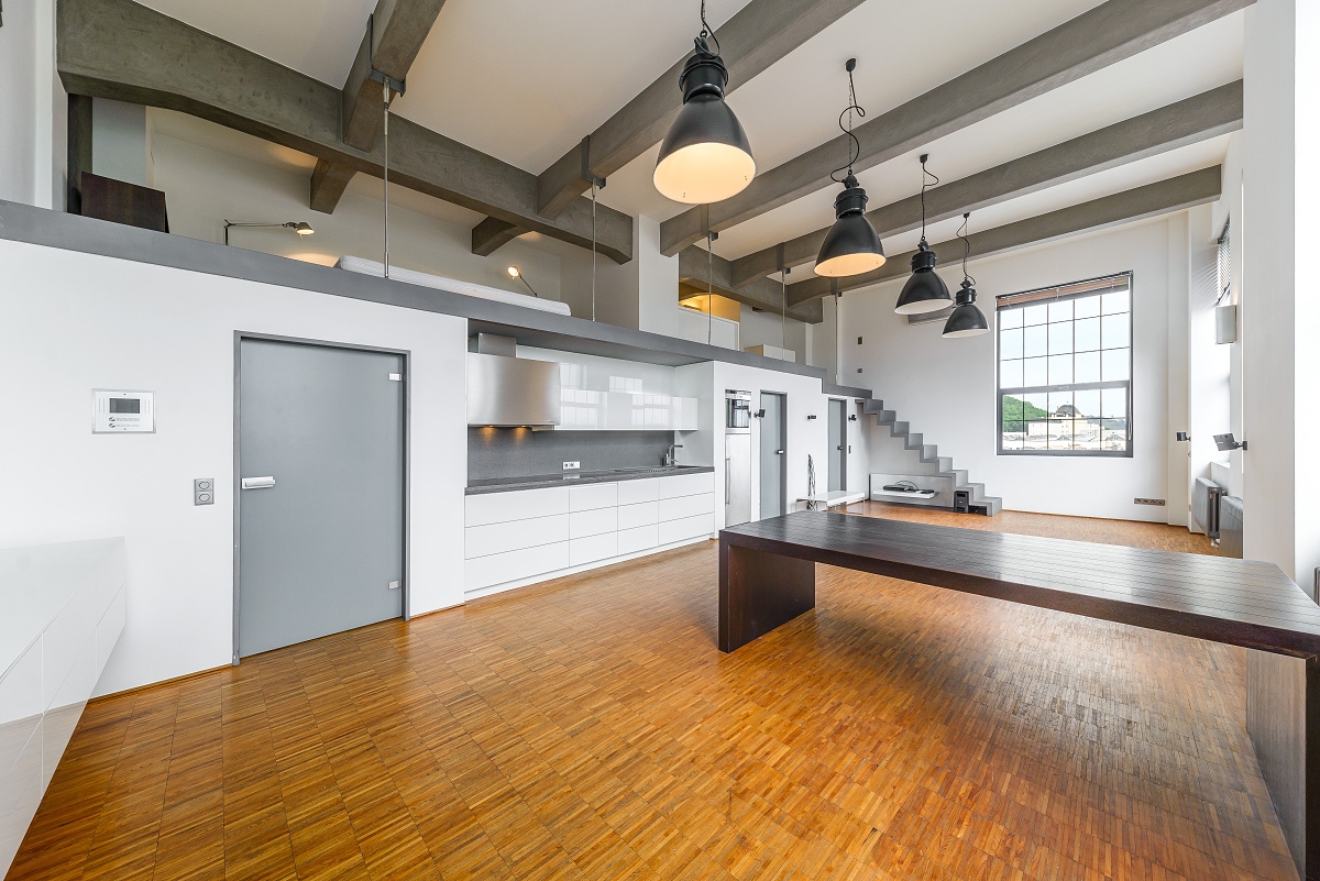 Modern 98 m² loft office for rent