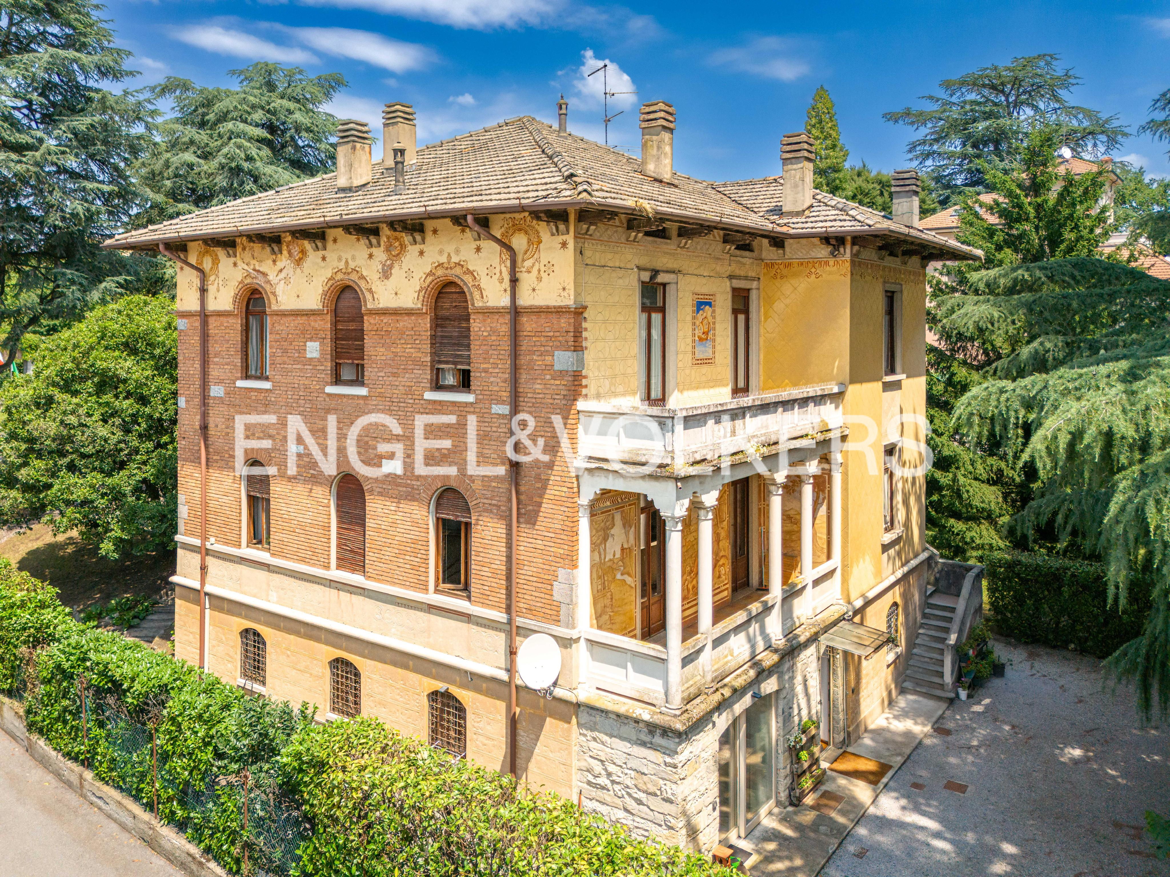 Historic Villa with Frescoes and Period Charm