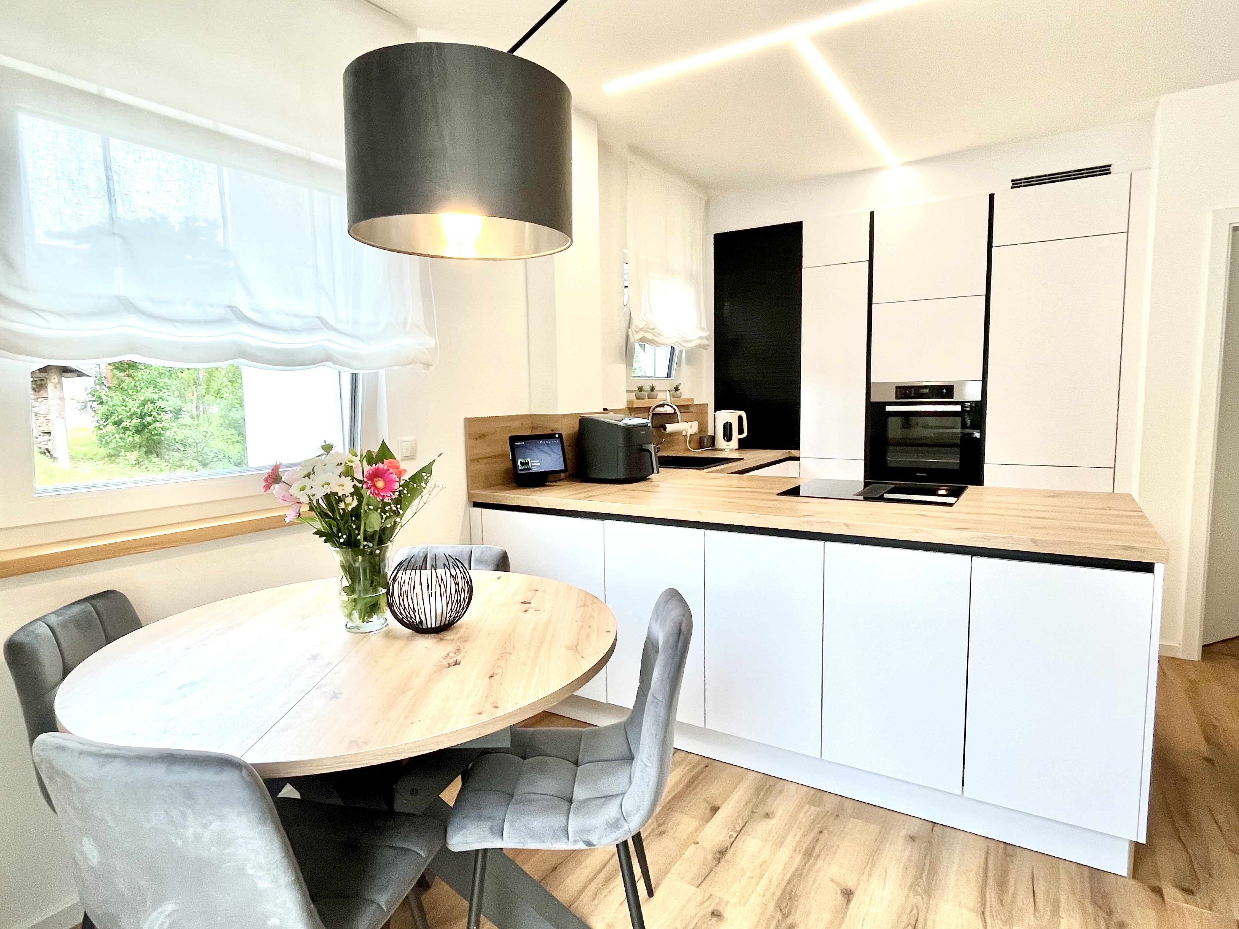 Neuwertige 3-Zimmer-Erdgeschoss Wohnung BJ 2021 mit großzügiger Terrasse und Tiefgarage