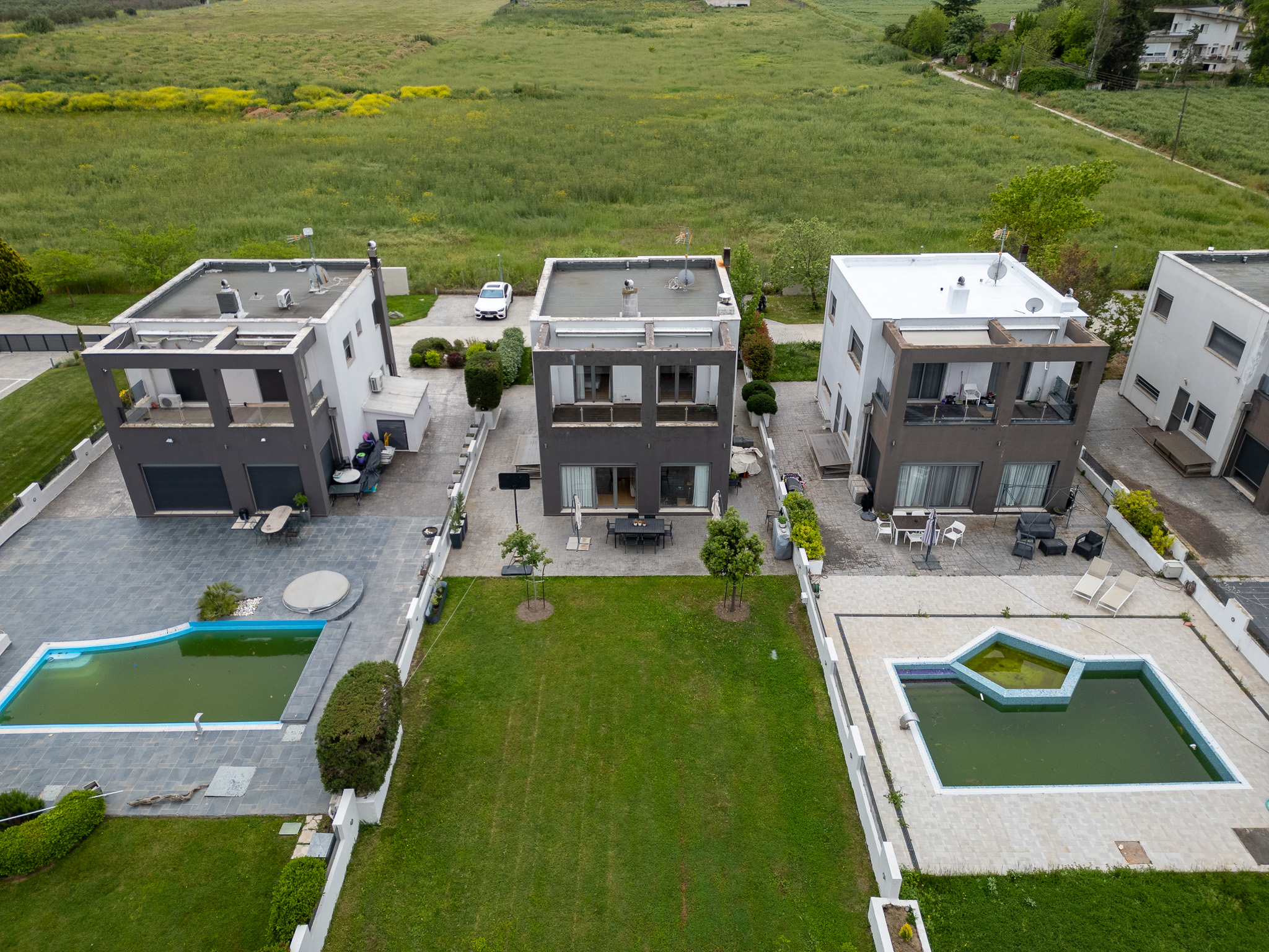 Luxury 4-bedroom maisonette with garden