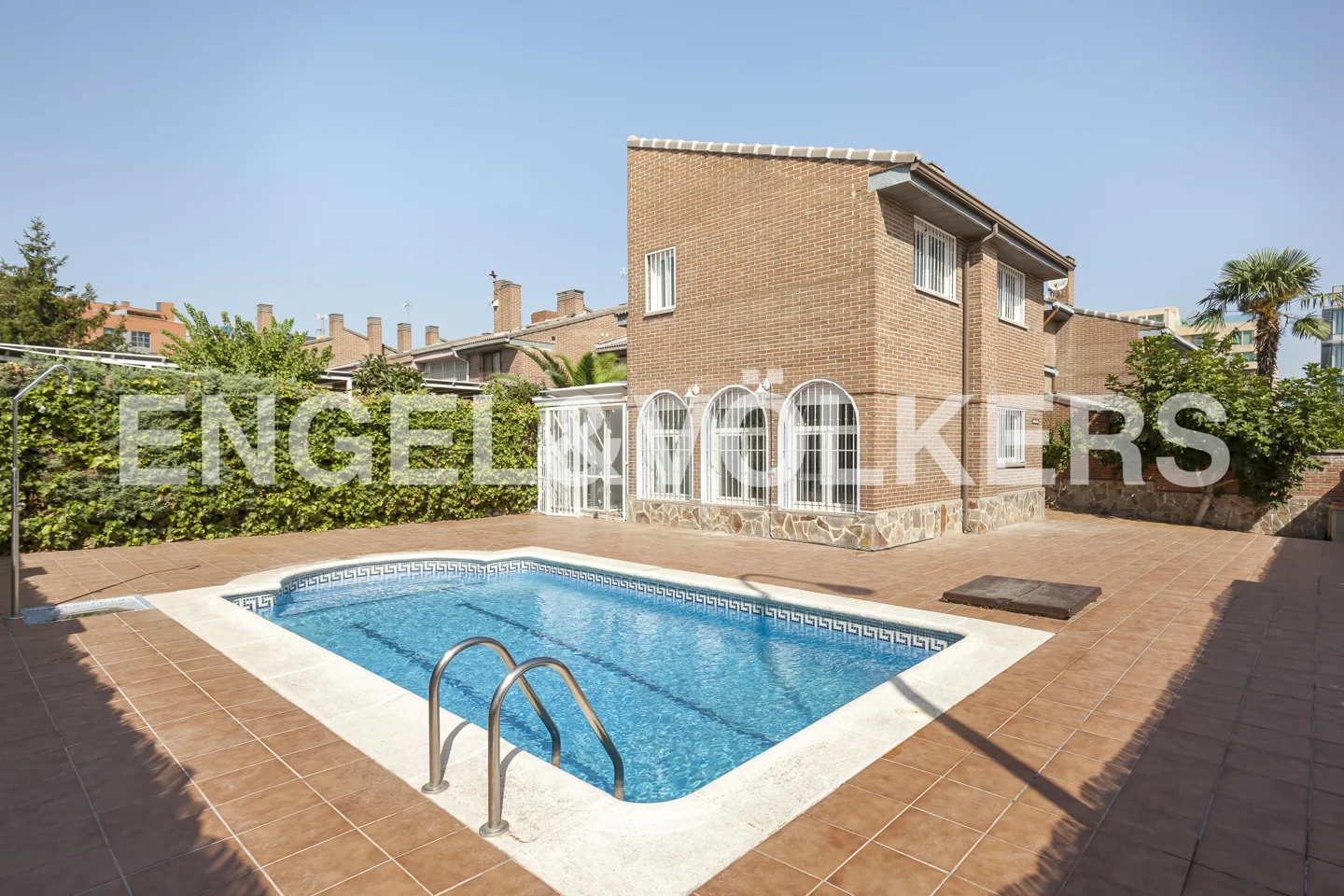 Renovated house with pool near calle Alcalá