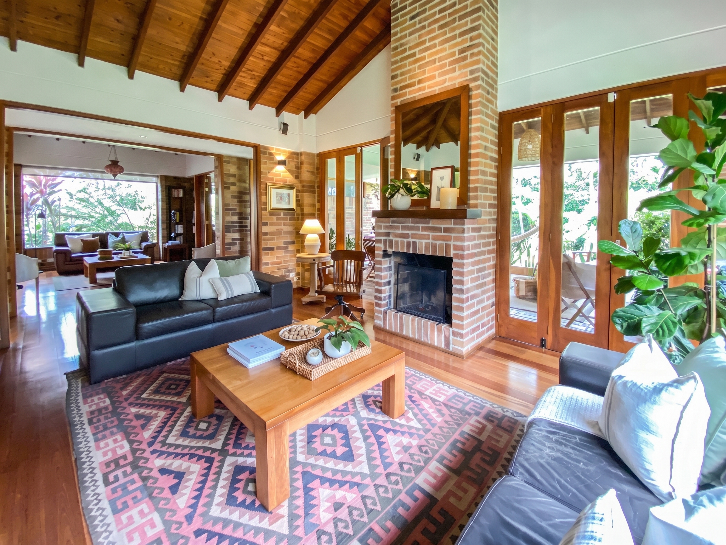 Casa con jardín para arriendo | Parcelación privada en Llanogrande