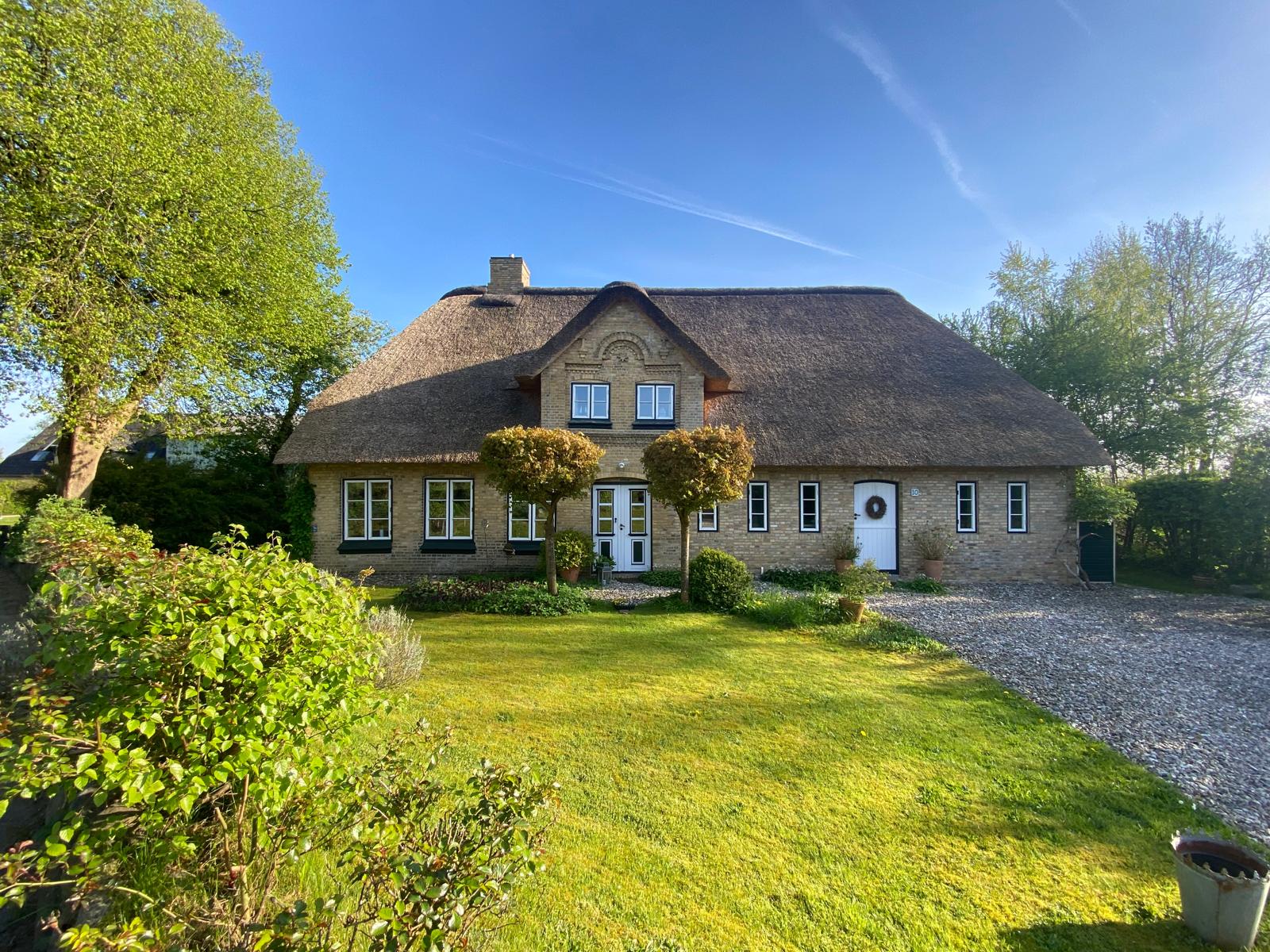 Liebevoll und top saniertes Reetdachhaus mit Bauerngarten - Bei Husum-Nordsee