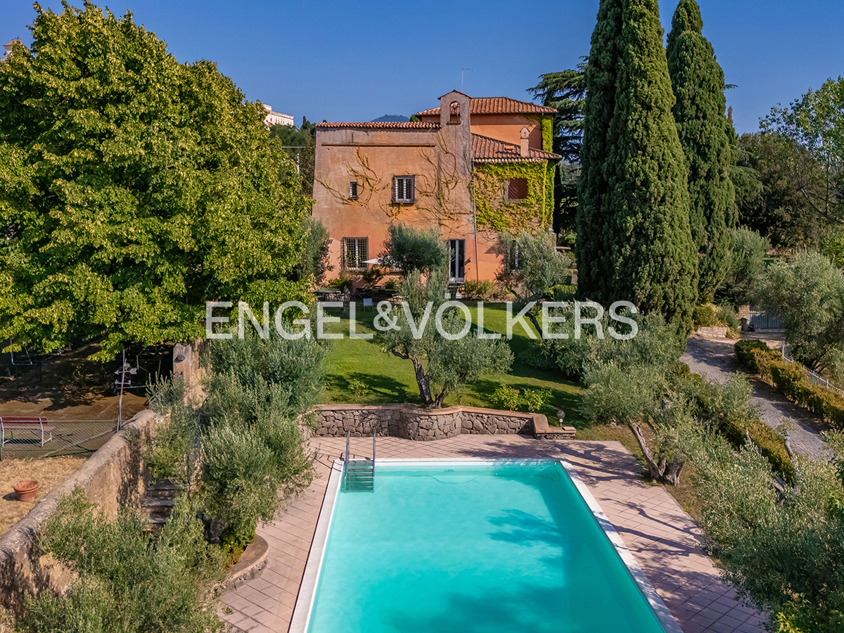 Prestigious historic estate with park, pool, and panoramic views in Grottaferrata