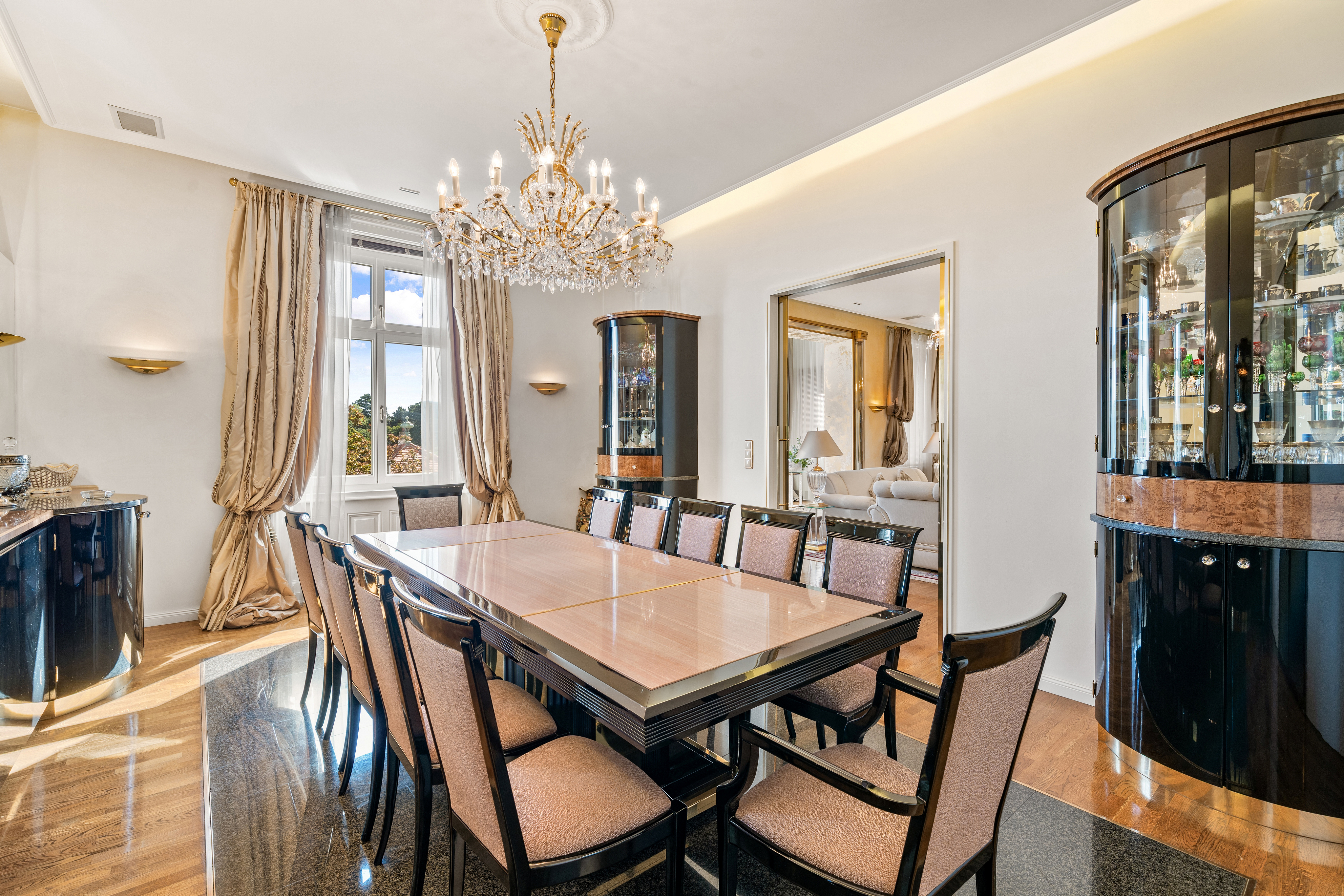 Unique view of the Belvedere: Spacious, prestigious apartment