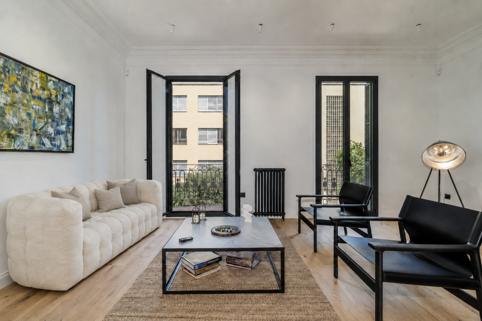 Beautiful brand-new flat in a stately building on Mallorca St.