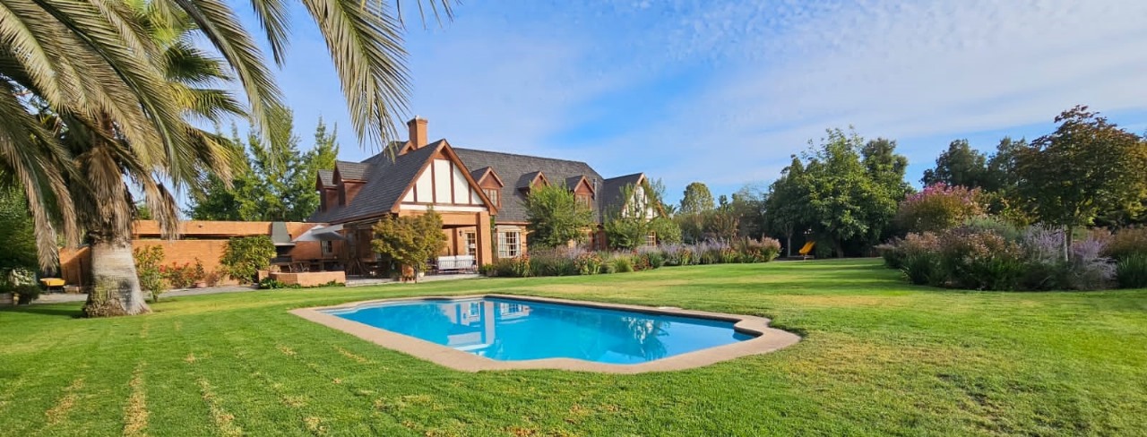 Casa con excelente Ubicación en club de Golf las Arauvarias, linderos
