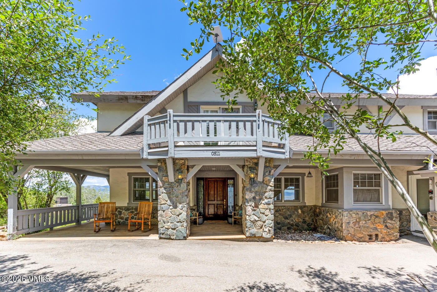 Panoramic Views, Private Acreage & Elegant Mountain Design