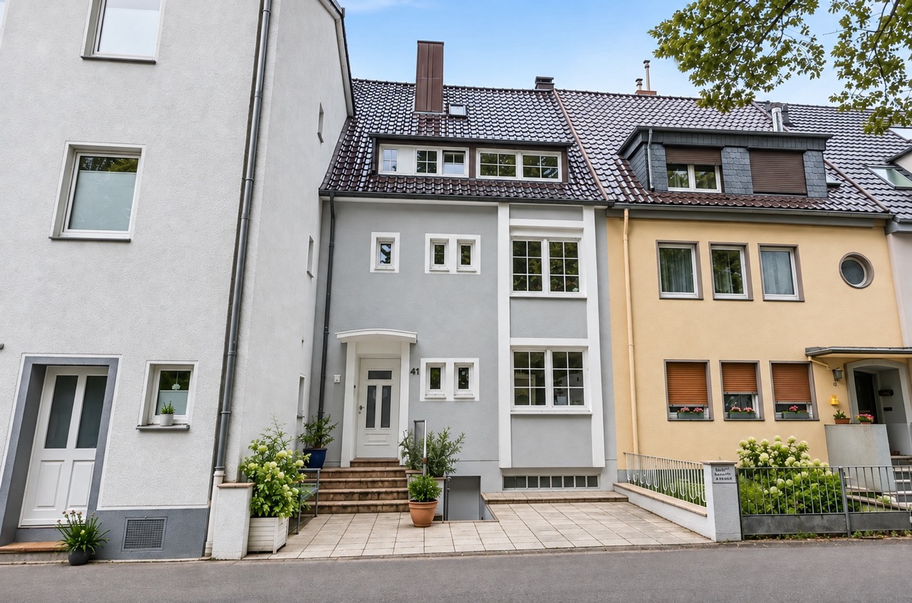 Saniertes, großzügiges Einfamilienhaus mit privatem Garten und PKW-Stellplatz in Köln-Sülz