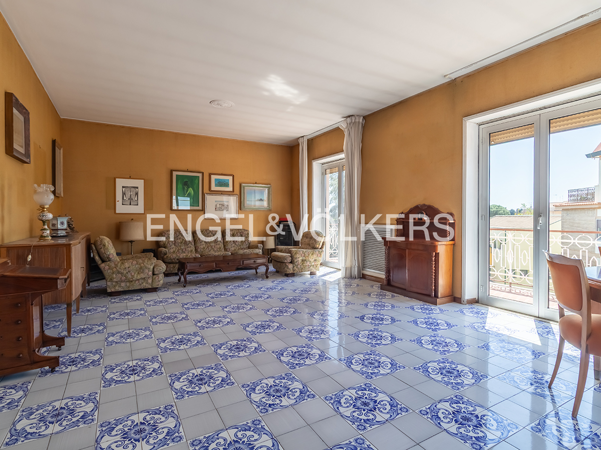 Elegant penthouse with terrace in the Aurelia area