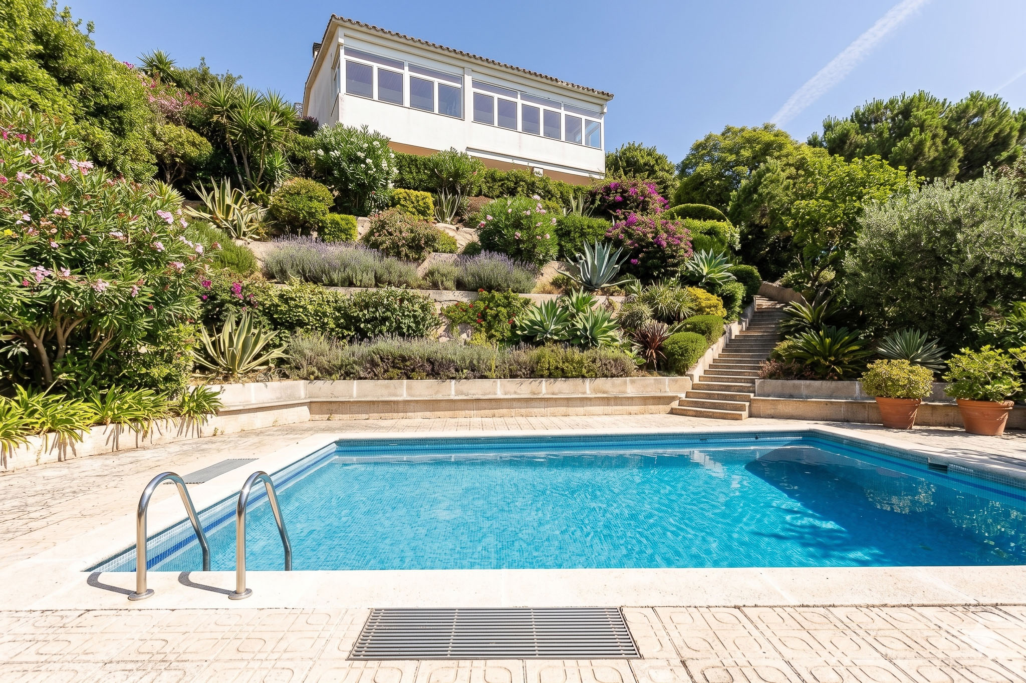 Magnificent house with pool and sea views in Alella