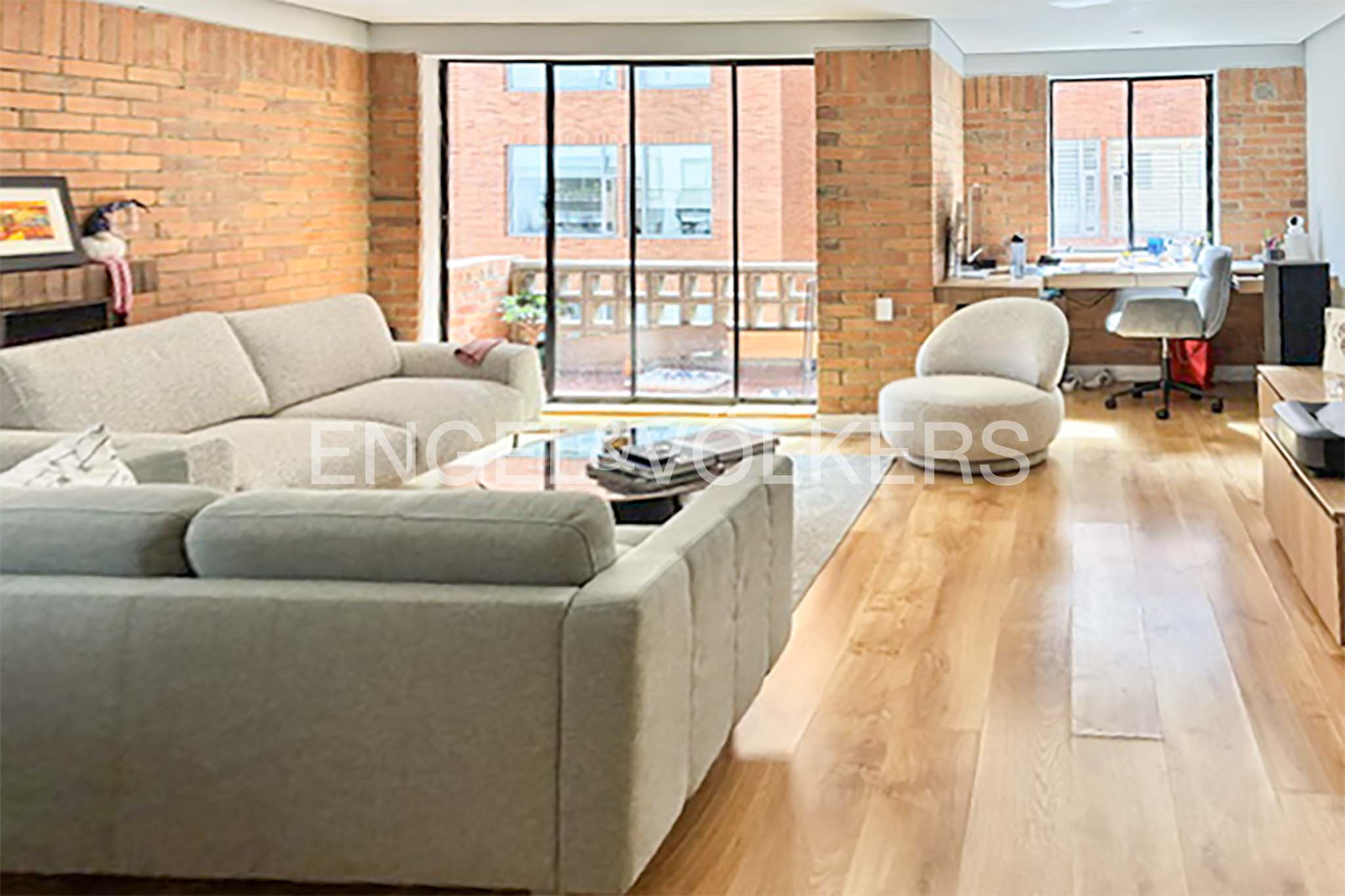 Apartamento con balcón para la  venta en Rosales