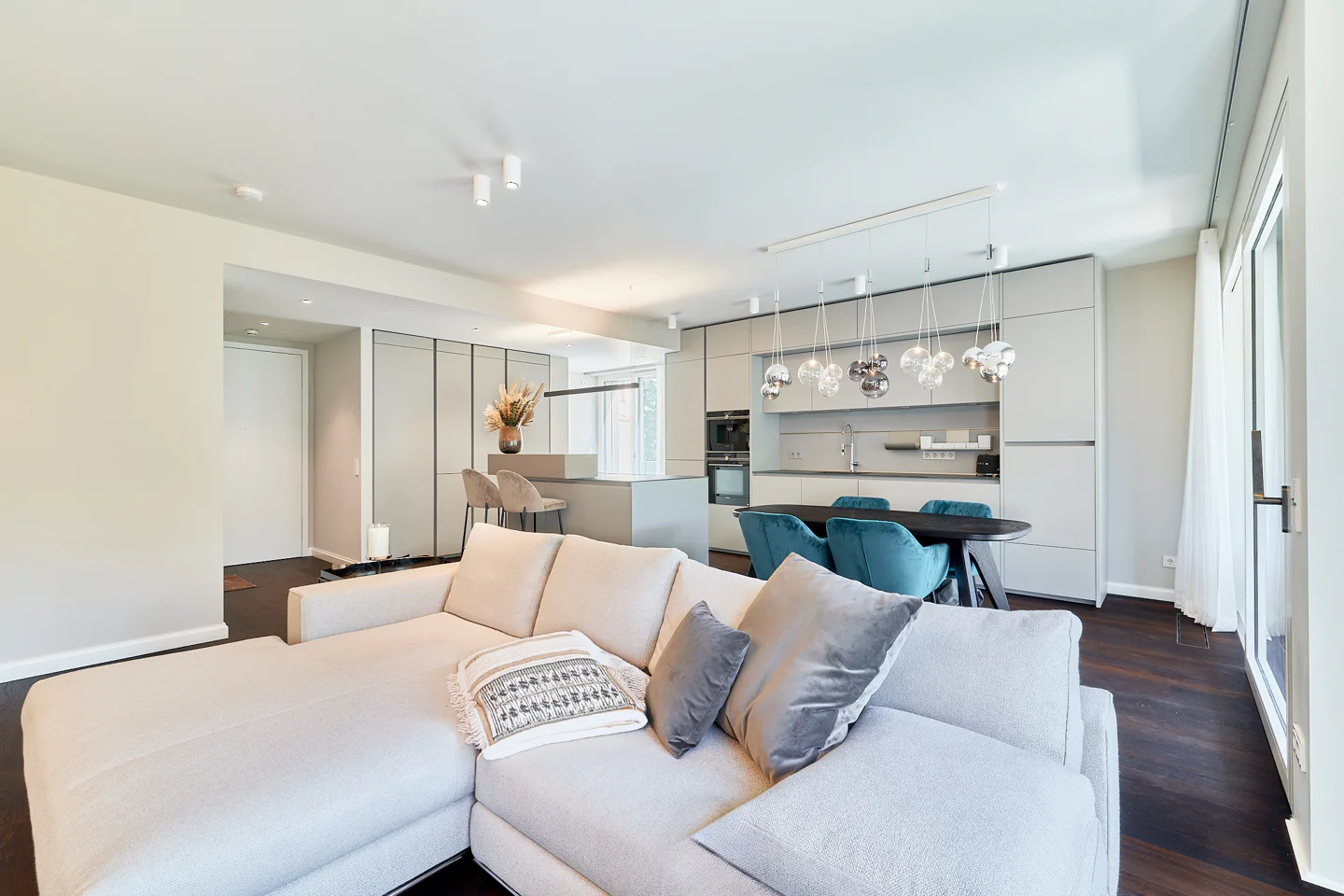 Exklusives Wohnen im Westend - Stilvolle, vollmöblierte Designerwohnung mit Südwestloggia - Foto 2