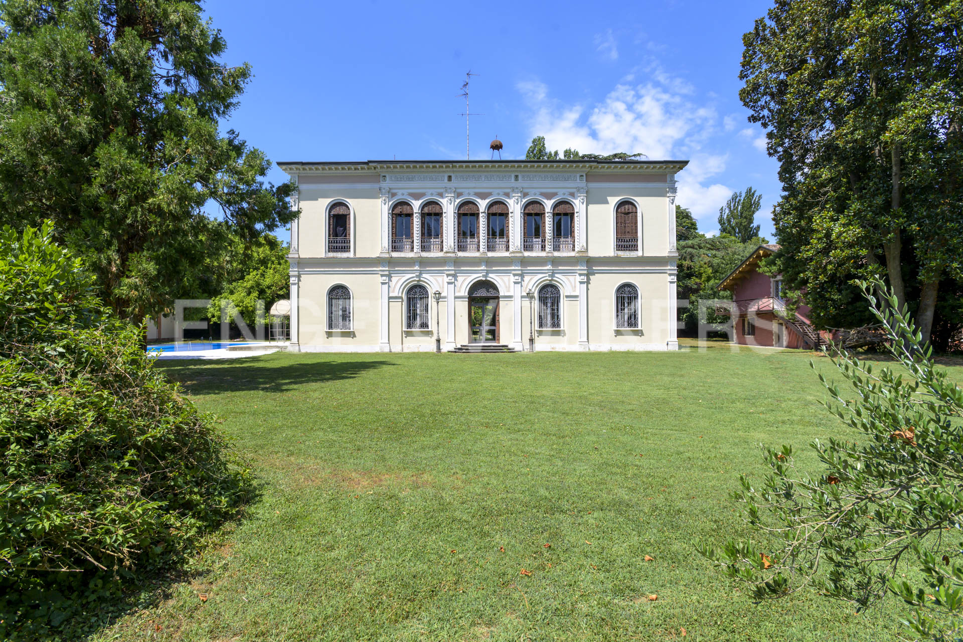 Villa San Marco: exclusive historic estate with private grounds on the outskirts of Ferrara