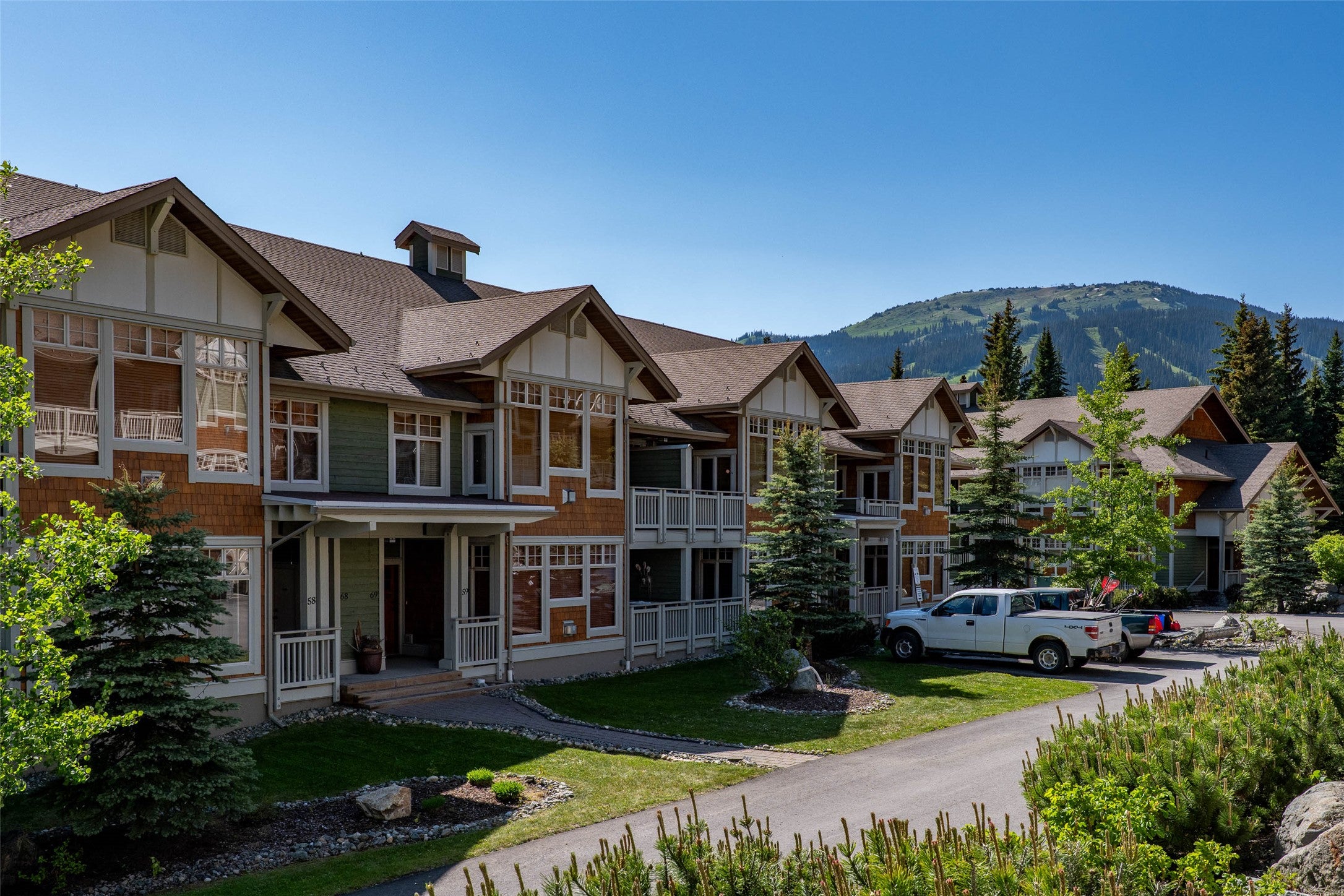1-Bedroom + Bonus Room Apartment With Direct Slope Access