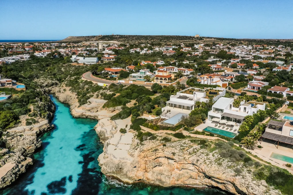 Alquiler mensual - Exclusiva Villa en primera línea de mar Cala'n Brut, Menorca