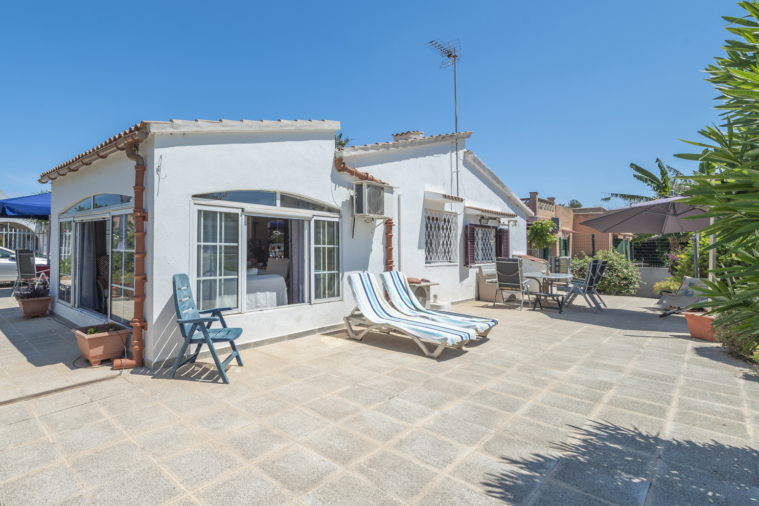 Maison individuelle ensoleillée près de la plage