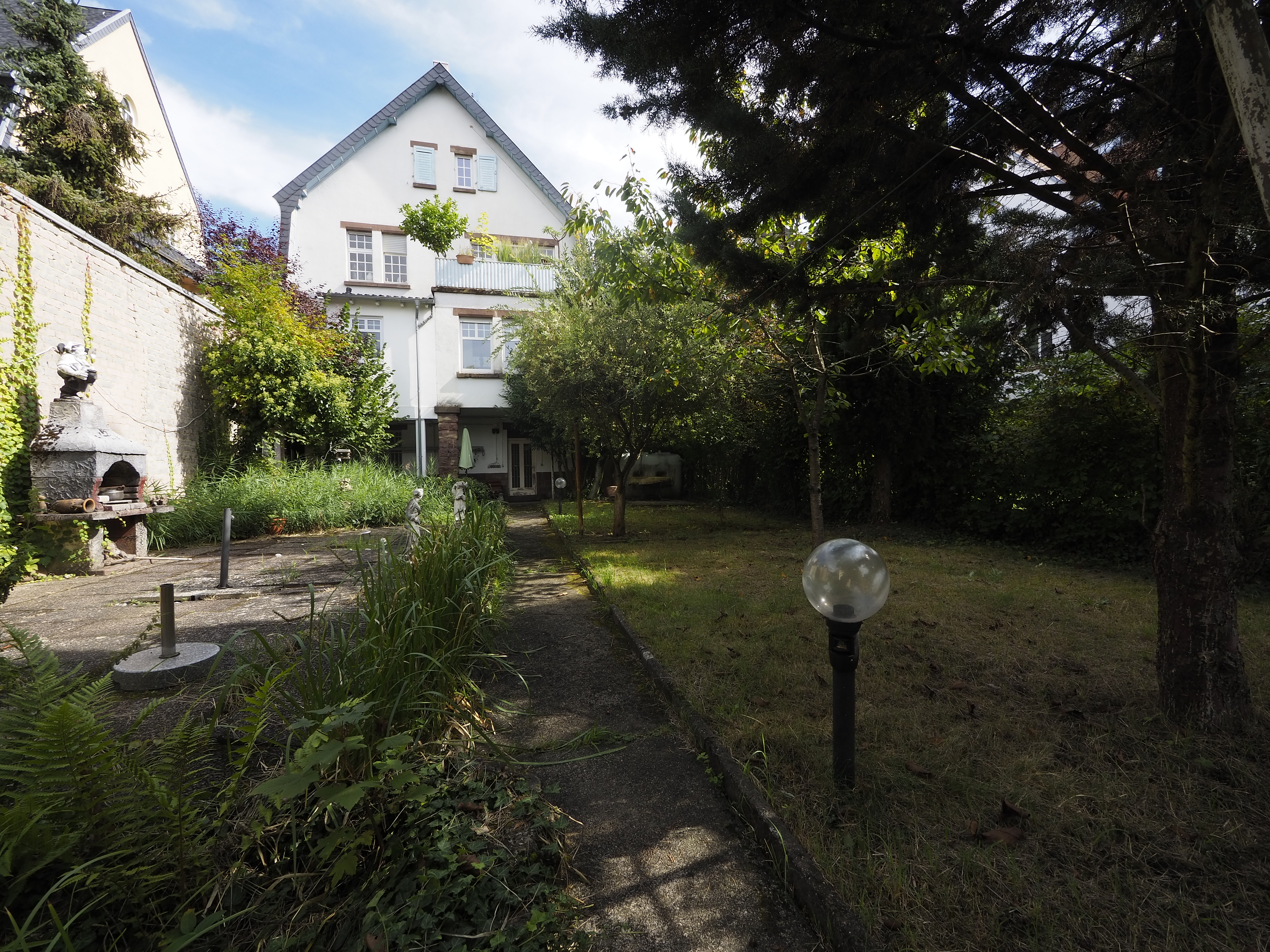 Eine Villa mit Geschichte und unverkennbarem Charakter am Staden!