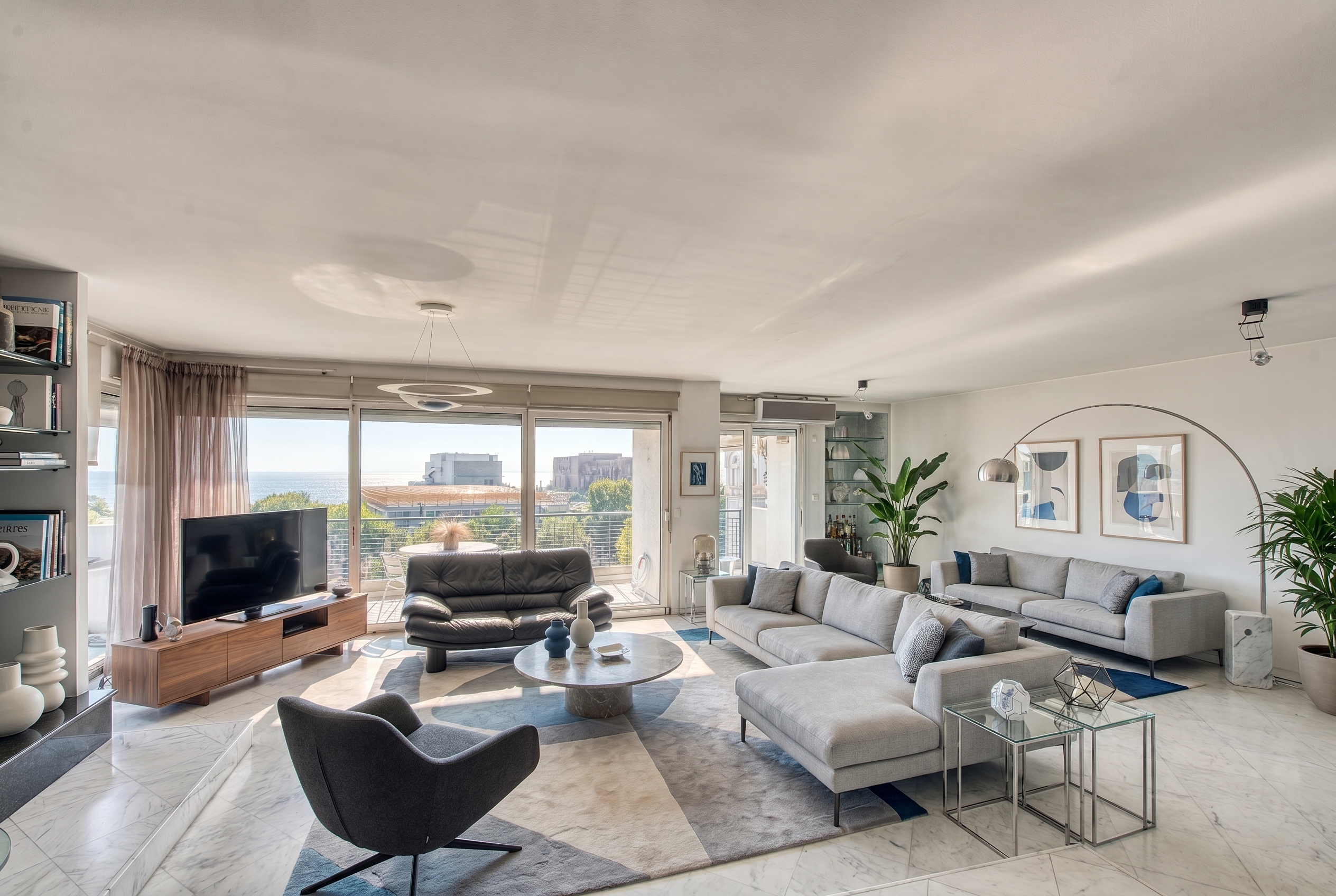 Spacious sea view apartment in Ntepo