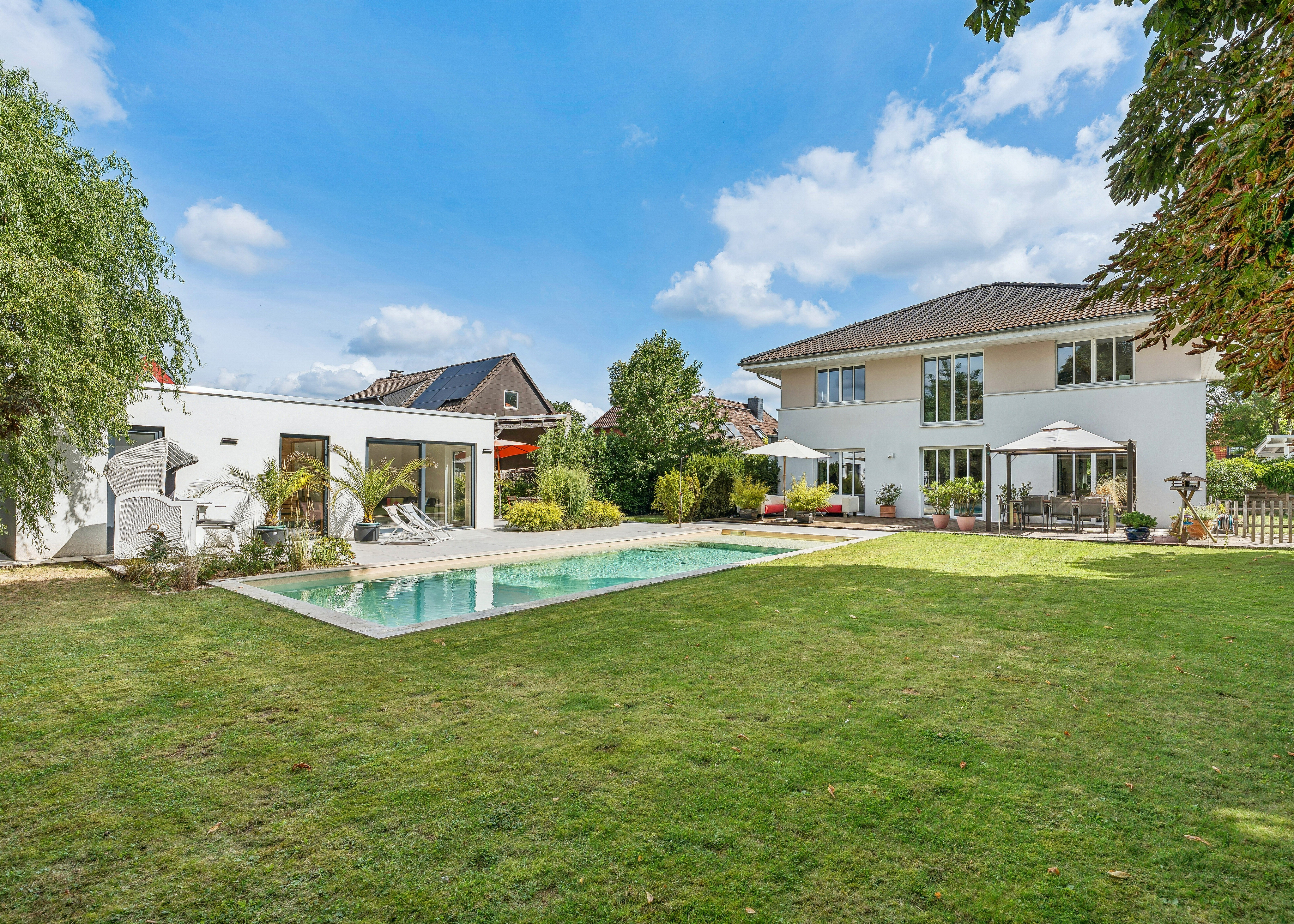 Ein Zuhause für besondere Momente – großzügiges Familienanwesen mit Pool, Sauna und weitläufigem Garten