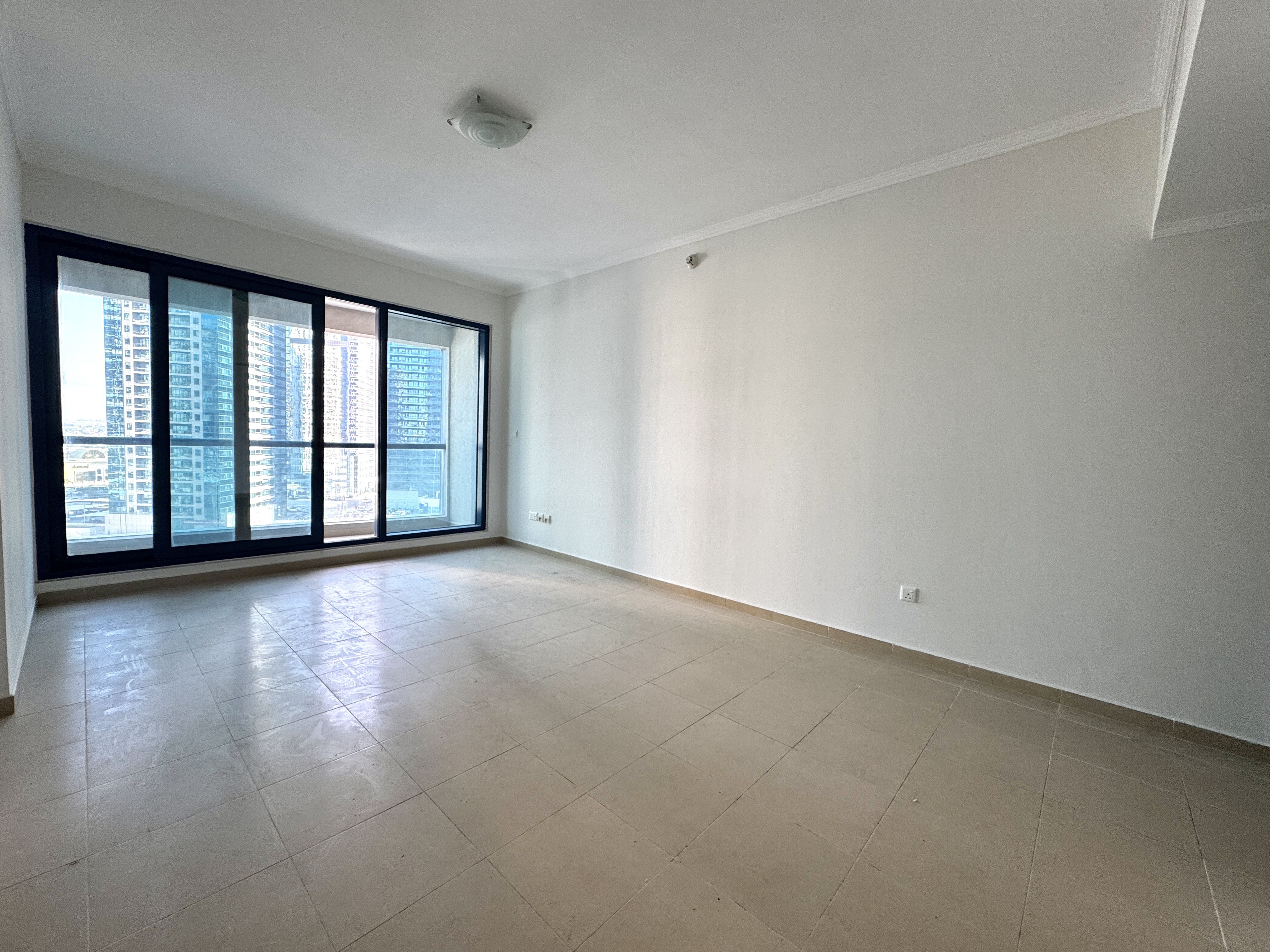 VACANT I PANORAMIC AND LAKE VIEW I UNFURNISHED
