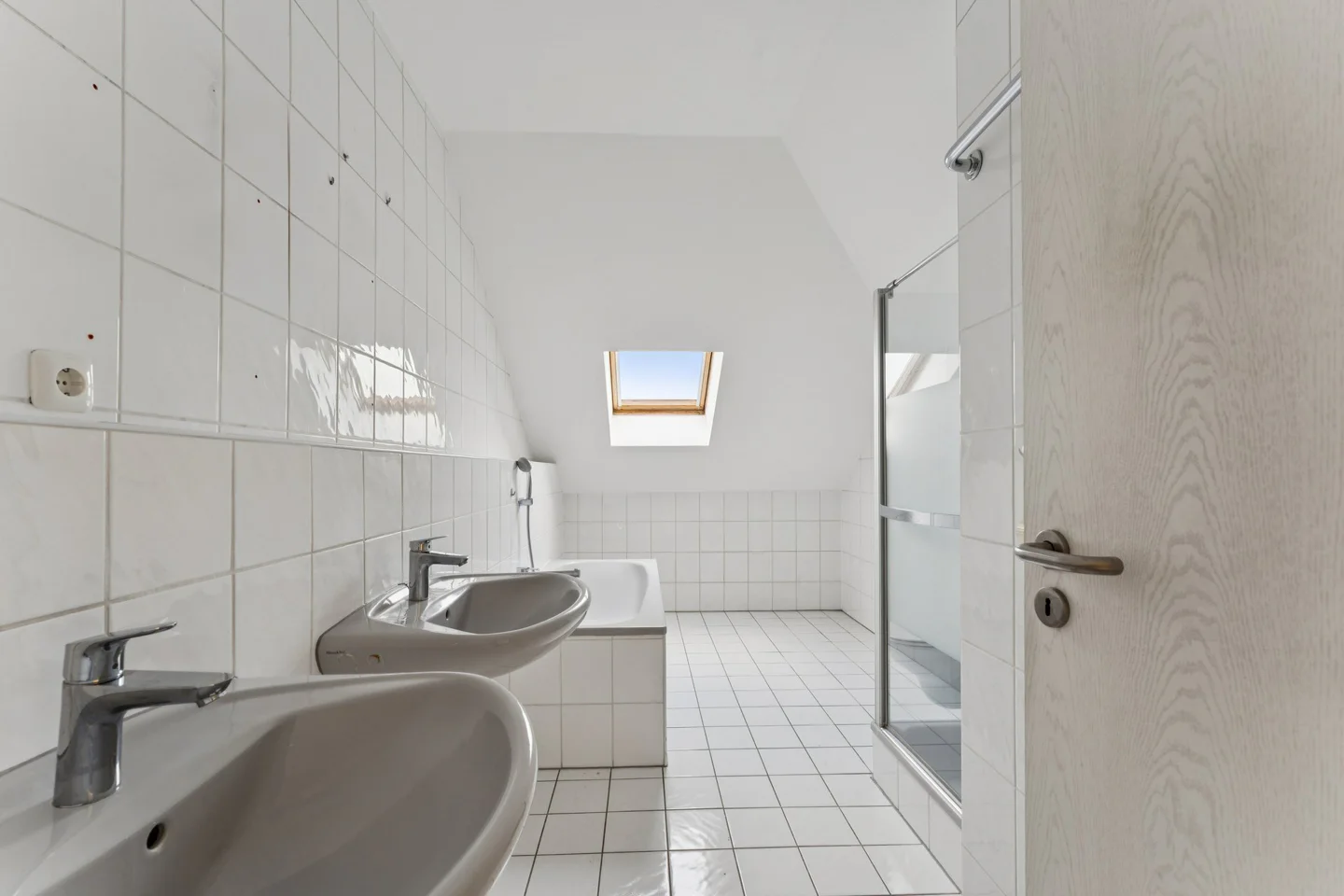 Geräumige Vier-Zimmer-Maisonettewohnung: Idyllisches Wohnen mit grünem Ausblick! - Foto 3