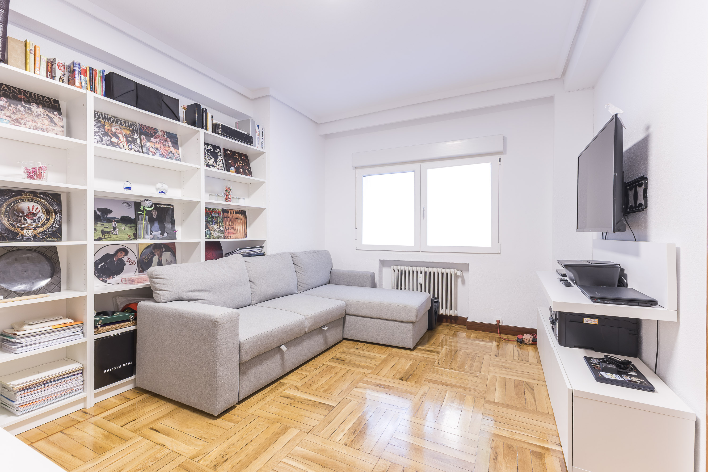 Bright 3-bedroom property with private patio in the Acacias neighborhood.