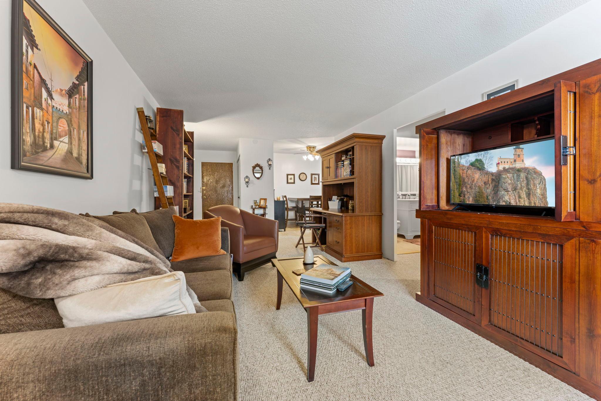 Sunlit Condo with Screened Porch and Heated Garage