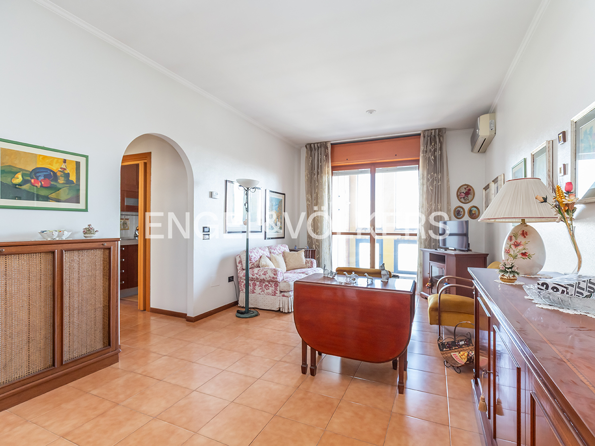 Bright high-floor apartment in Torrino area