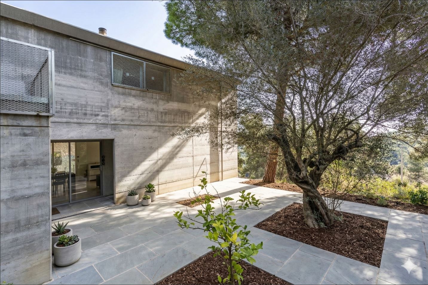Zen Minimalism: Where Japanese design embraces the horizon
