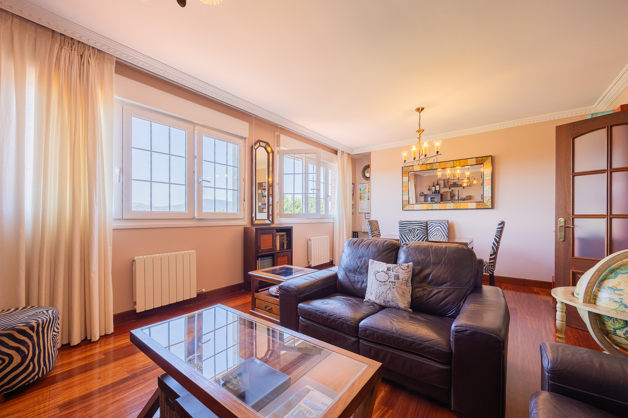Renovated home with garage and storage room near Berango Metro Station