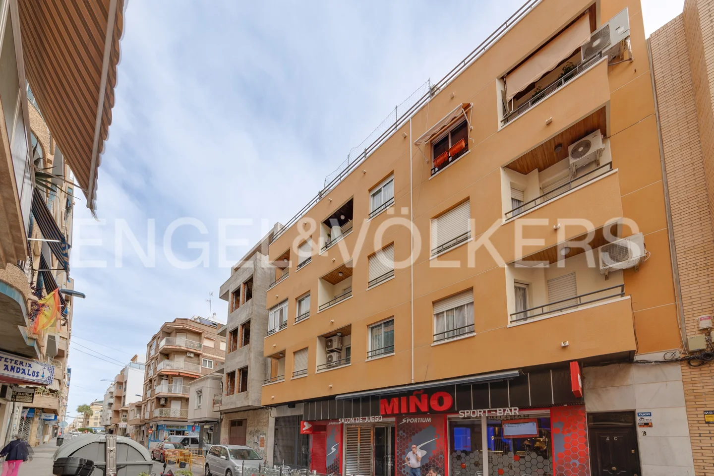 Apartment with four bedrooms in the center of Torrevieja