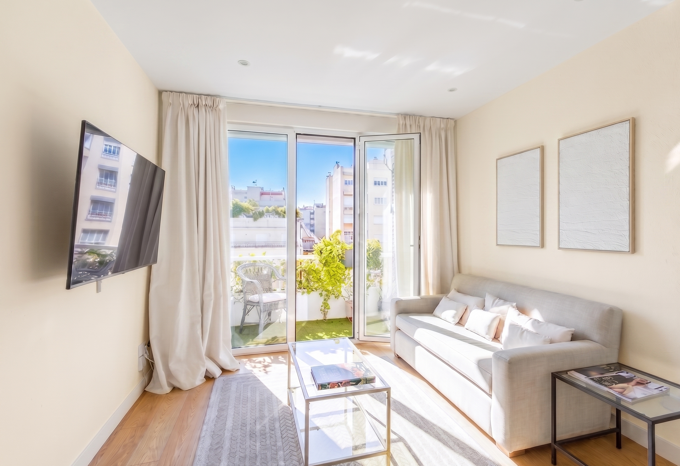 Bright 2 Bedroom and 2 Bathroom furnished flat for Students in Barrio de Salamanca.