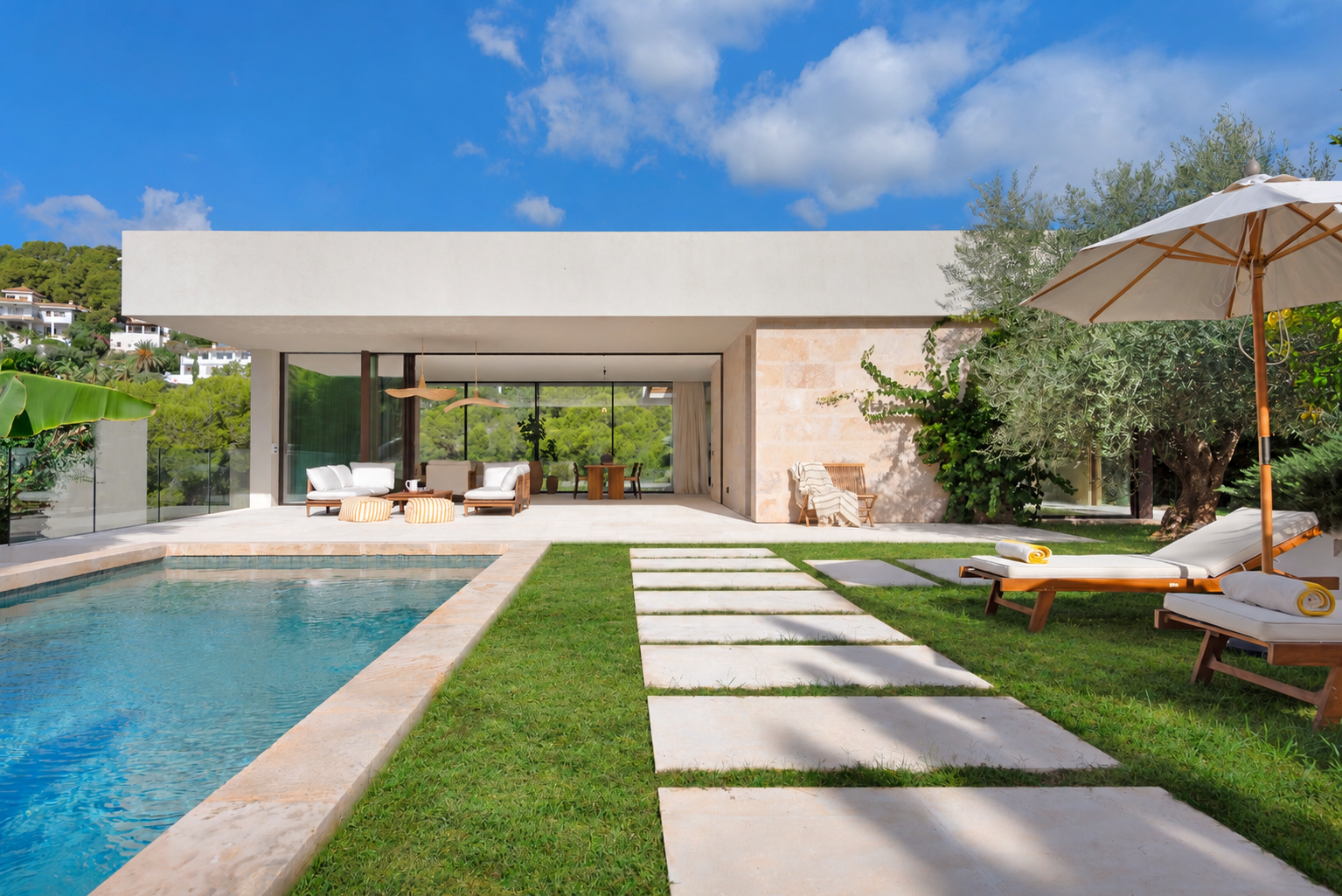 A Mediterranean oasis just steps from the beach in Bendinat